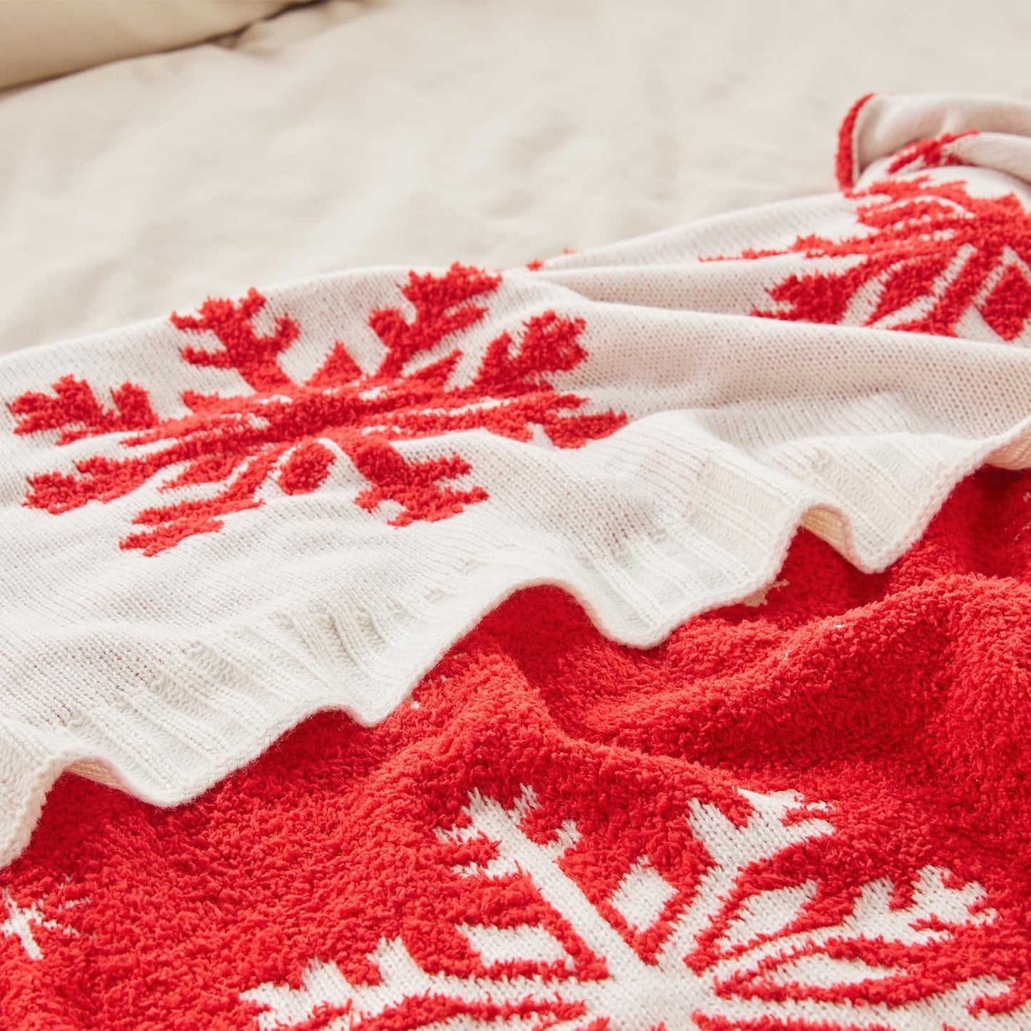 Douceur Christmas Snowflake Throw Blanket, Ultra Soft Red Fluffy Festival Blanket, Reversible Cozy Decorative Blanket for Bed Couch Sofa, Super Soft Indoor Living Room Plush Throws, 50"X60"