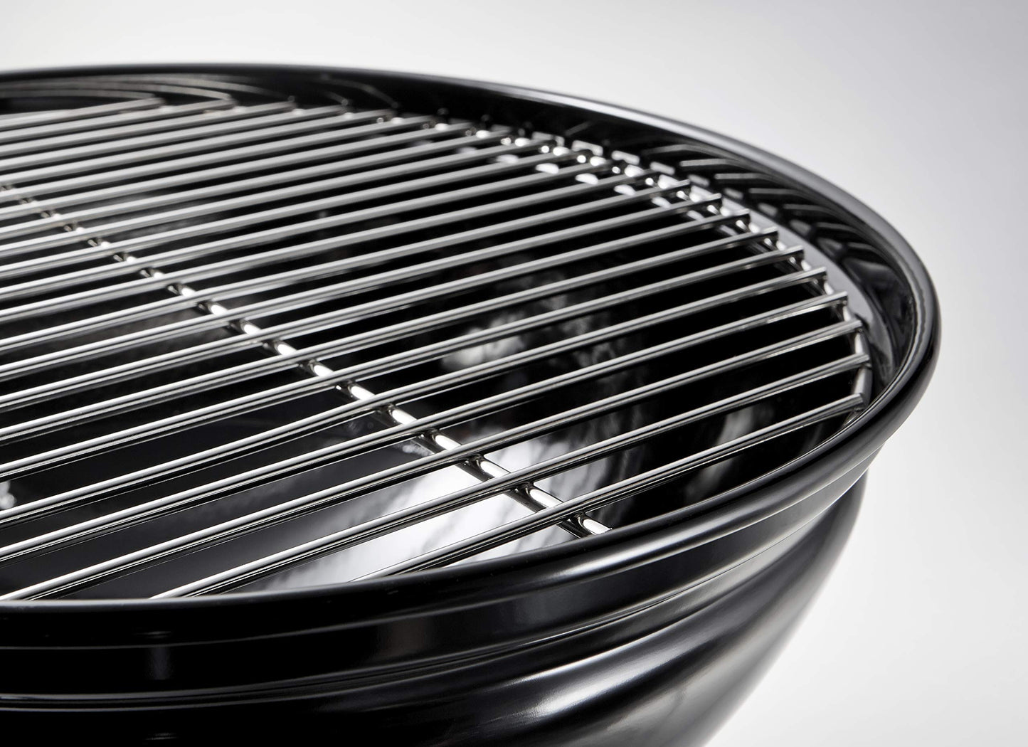 Weber Smokey Joe Premium Charcoal Barbecue/Portable Design, Porcelain-Enamelled Lid & Bowl, 37 cm Cooking Surface, Tuck-N-Carry Handle, Black