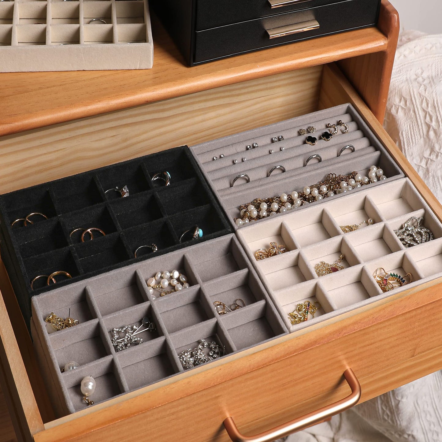 Frebeauty Jewellery Organiser Tray,Stackable Velvet Jewellery Trays,Drawer Inserts Earring Organiser For Women Girls Jewellery Storage Display Case for Rings Stud Necklaces,Set of 4(Beige)