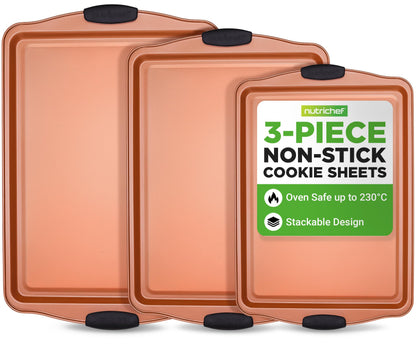 NutriChef Baking Tray Set, Oven Baking Pans, 3 Piece Non-Stick Kitchen Oven Trays, Stackable Carbon Steel Baking Set, Cookie Sheet, Copper Metal Bakeware w/Black Silicone Handles, 3Pc