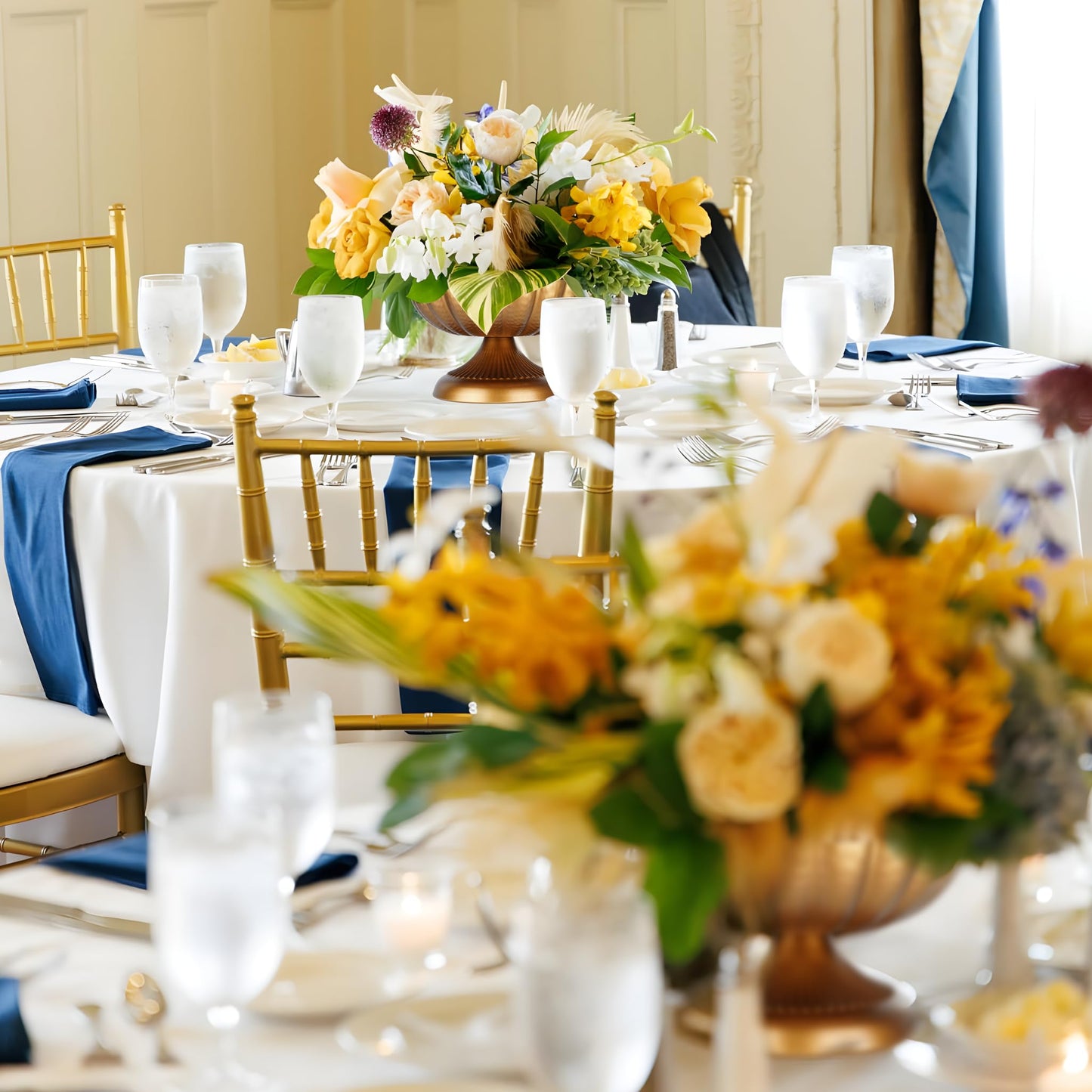 VIVIRENOIR 2 Pcs Compote Bowl Vases for Centerpieces, 7" Distressed Gold Small Urn Vase Pedestal VaSe Pot, Flower Arrangement for Wedding Anniversary Party Home Decor, Antique Brass