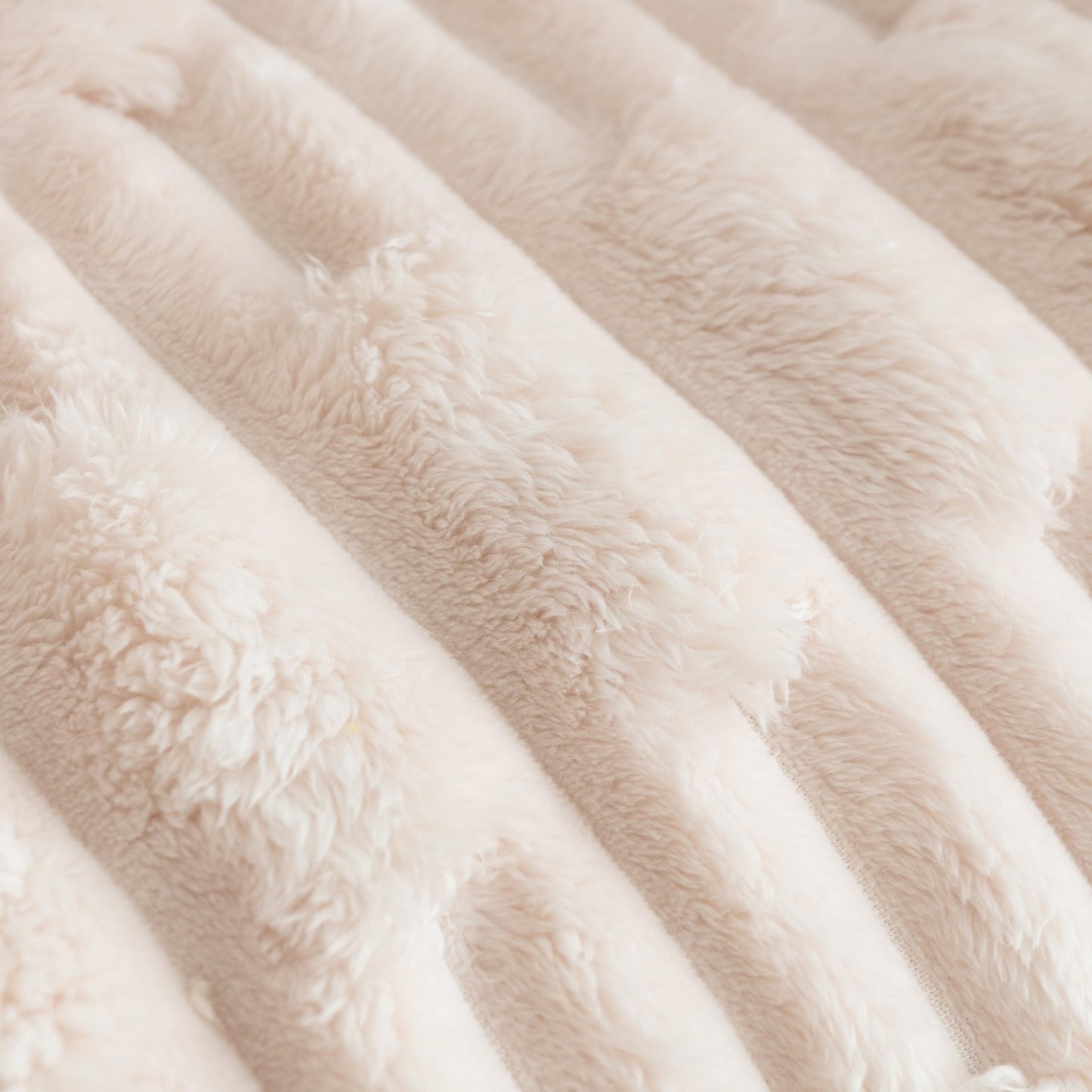 UKELER Sherpa Bed Blanket 80 × 90 inch, Ultra Soft Queen Size Throw Blankets for All Season, 610 GSM Cozy Plush Striped Fleece Blanket for Bedroom Living Room Dorm Hostel Sofa Camping, Off White