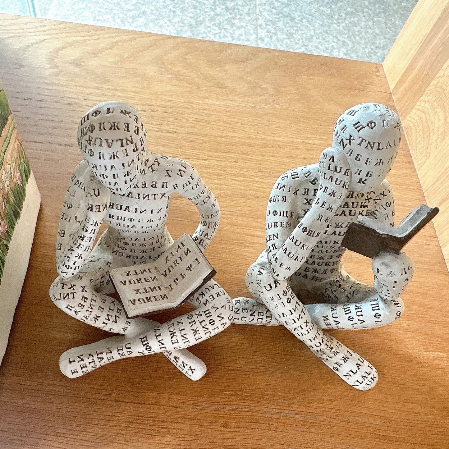 Brighomrom Bookshelf Decor Pulp Reading Thinker Sculpture, Abstract Art Statue Ornaments, Set of 2 Modern Aesthetic Figurine Home Decor Accents for Office Living Room Bedroom Shelf Coffee Table Desk