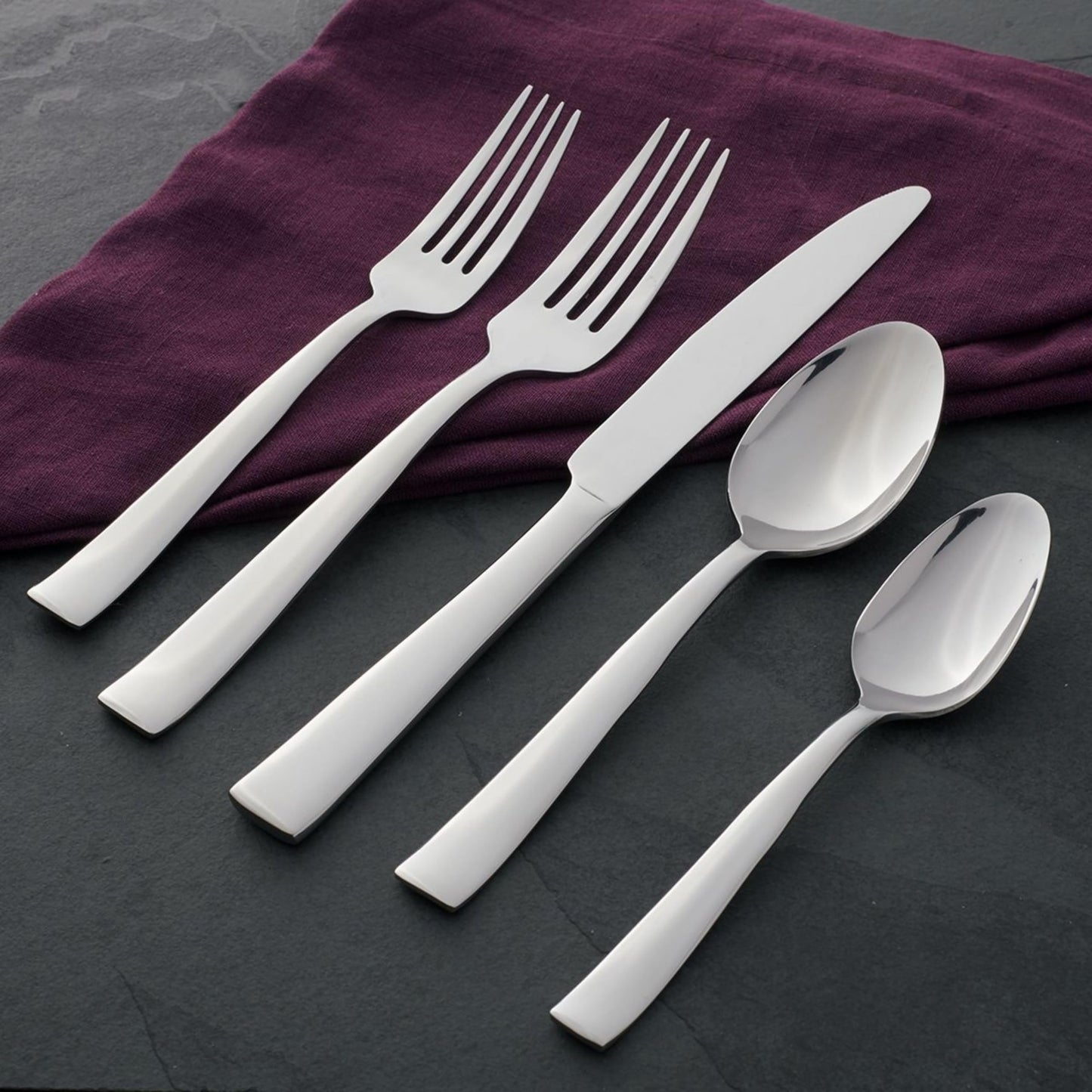 Oneida Silverware Set, Monolith 20-Piece Everyday Flatware Set, Service For 4, 18/0 Stainless Steel, Knives Spoons And Forks Sets, Dishwasher Safe, Home And Kitchen Utensils (Silver, 20 Piece)