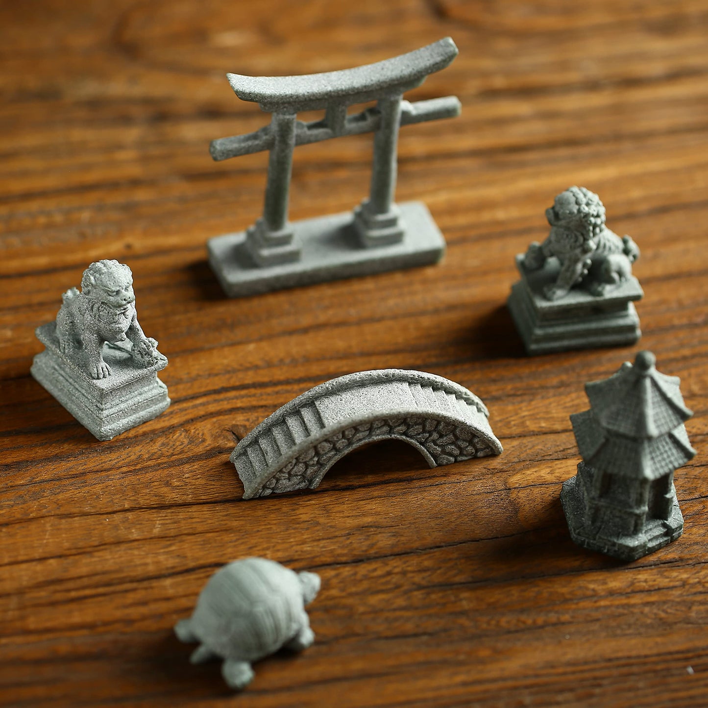 Sdeetesamjun 6 PCS Mini Zen Garden Accessories, Miniature Garden Bridge Foo Dogs Torii Gate Sandstone Figurines Meditation Zen Decor Japanese Fish Tank Terrarium Bonsai Decorations (Art Deco)