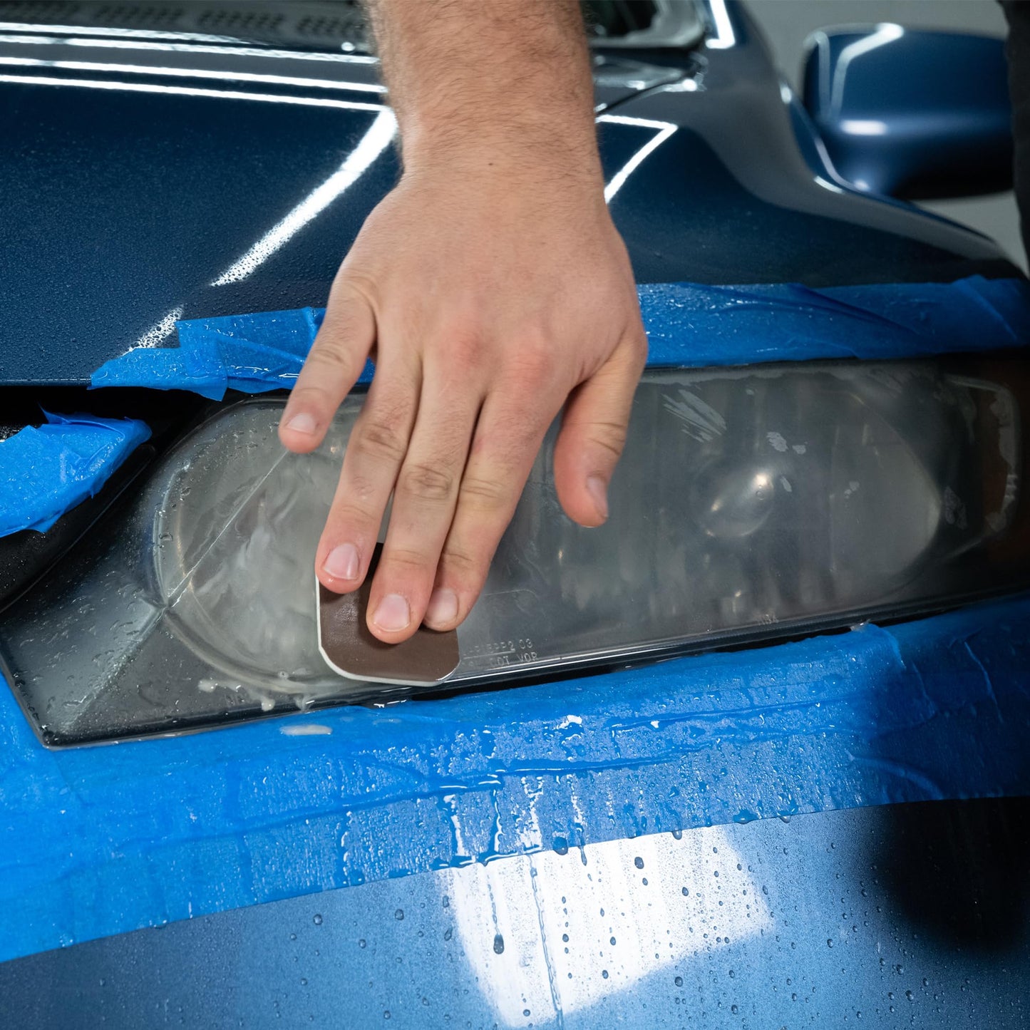 Turtle Wax Car Headlight Restoration Kit, Removes Oxidation and Renews Yellowing Headlights, Includes Polishing Pad, Headlight Lens Repair & Renew Compound and 2 Ceramic Acrylic Sealing Wipes