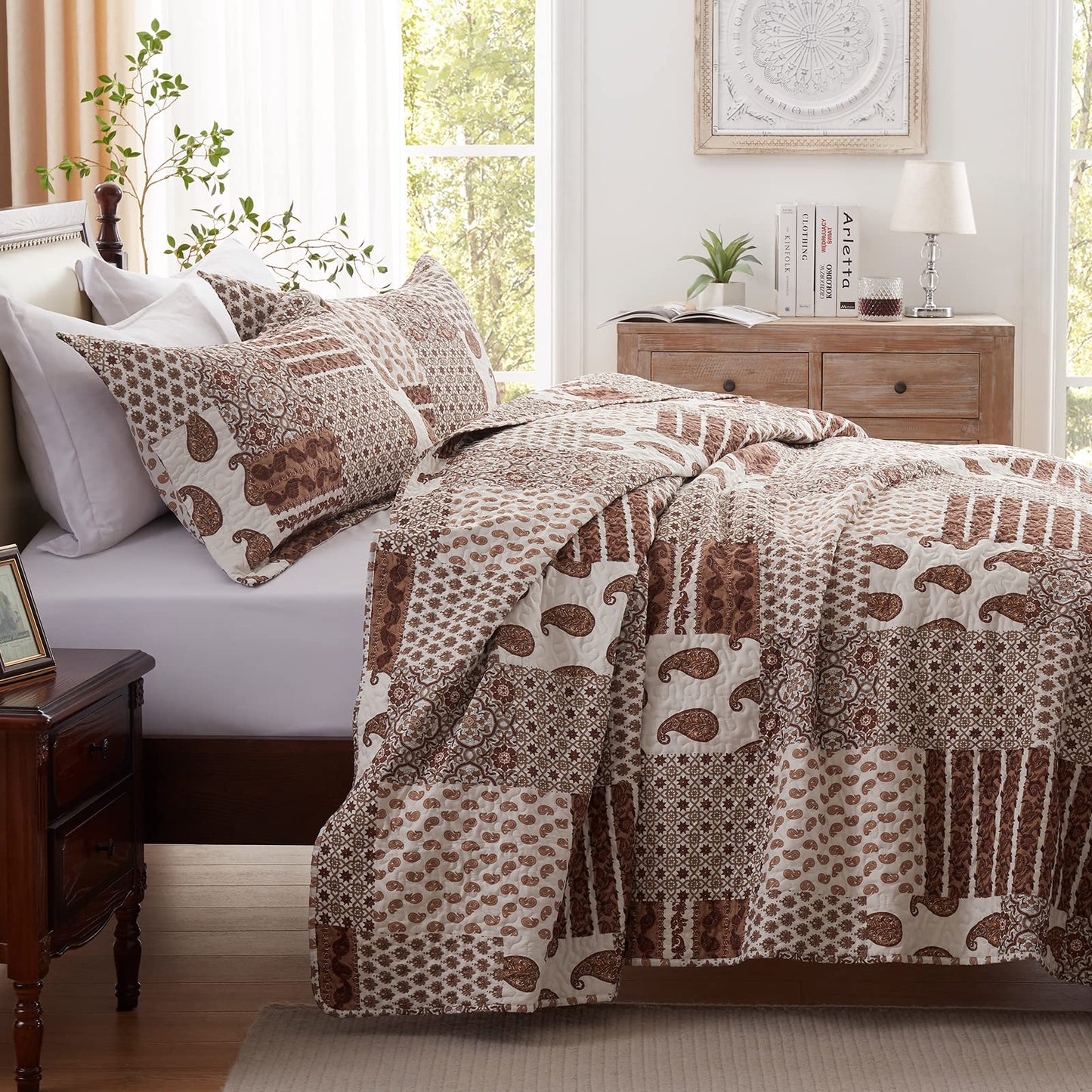 LEAONME Quilt Set - Full/Queen Size Brown Paisley Patchwork 3 Piece Bedding Set with 2 Pillow Shams
