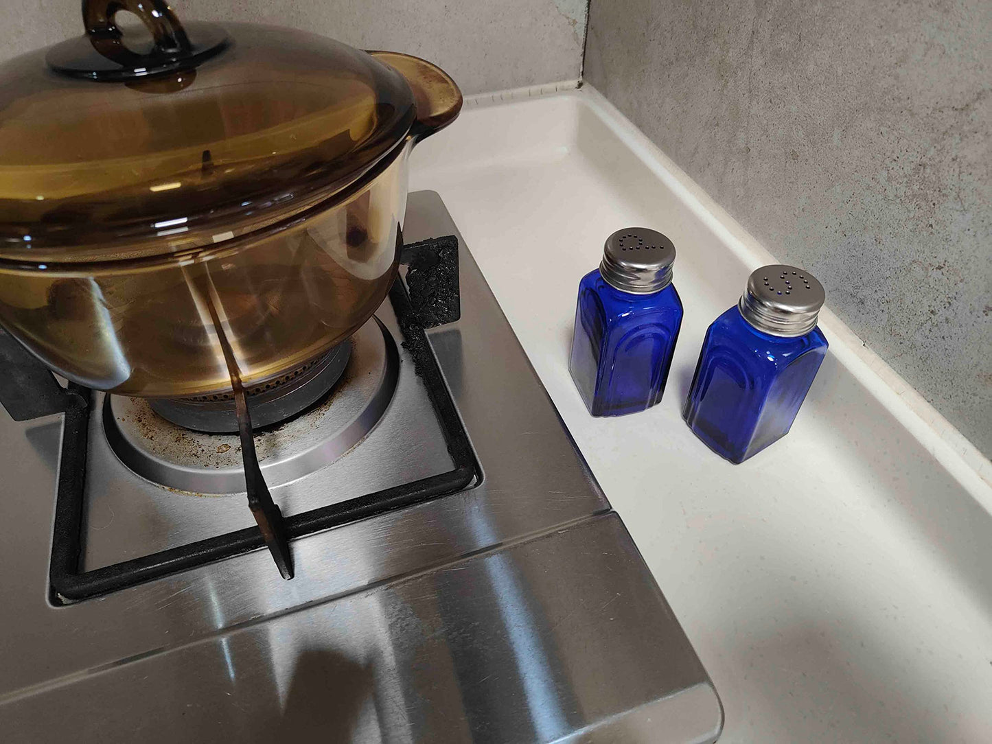 Ritadeshop Retro Glass Salt and Pepper Shakers (Cobalt Blue)