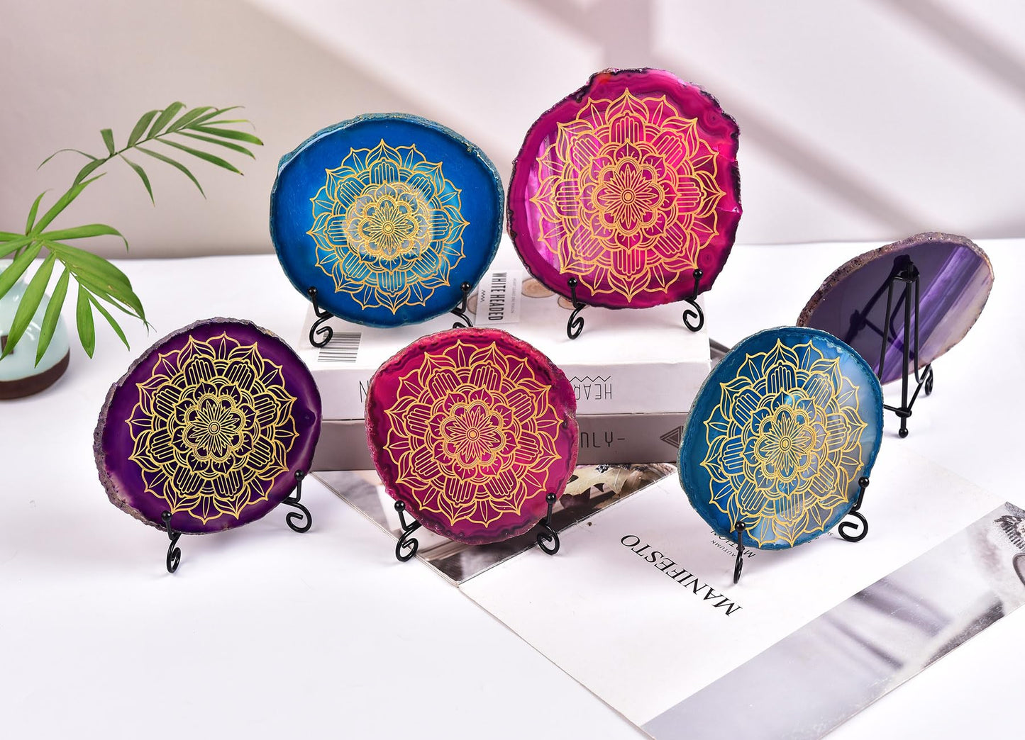 AMOYSTONE Spiritual Decor - Laser Engraved Mandala on Natural Agate Slice in Blue, 4-5" with Foldable Stand