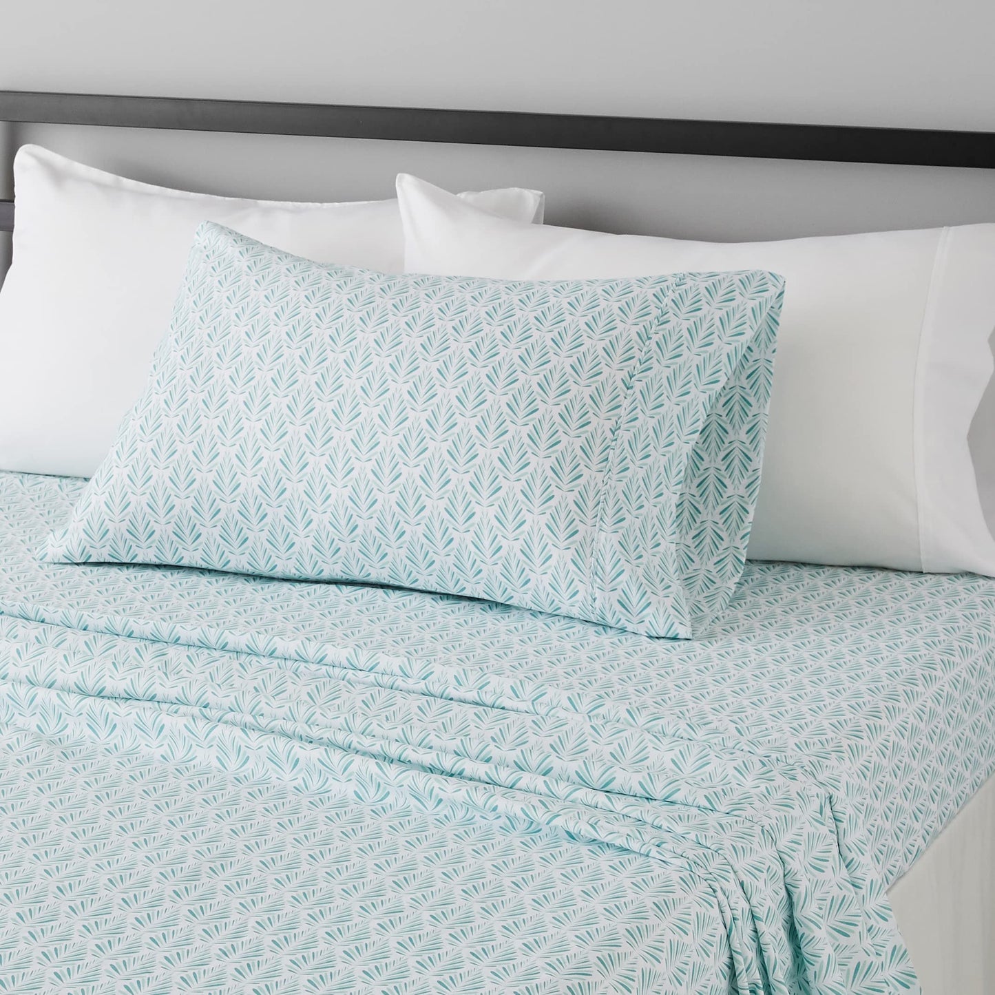 Amazon Basics Lightweight Breathable Wrinkle Resistant Brushed Microfiber 3-Piece Bed Sheet Set with 14-Inch Deep Pockets, Twin, Aqua Fern, Floral Bedding