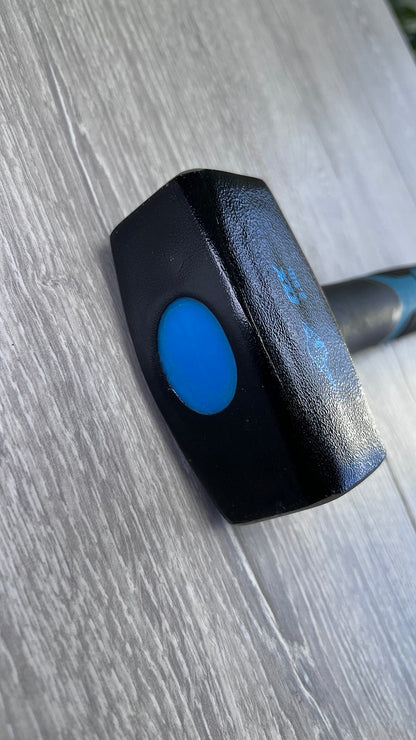 OX Club Hammer - Sledgehammer with Fibreglass Handle - Forged and Induction Hardened Hammerhead - 2.5 lb / 1.1 kg