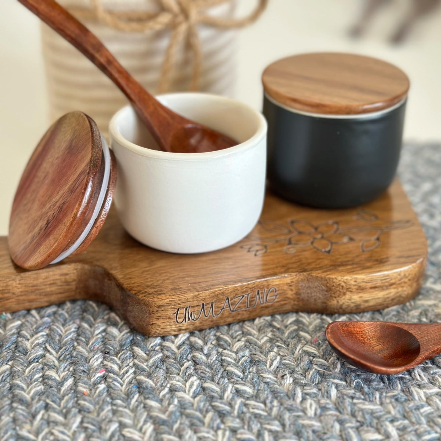 UhMAZING SALT AND PEPPER CELLAR SET WITH ACACIA WOOD LID AND ENGRAVED DECORATIVE HOLDING TRAY - WHITE AND BLACK