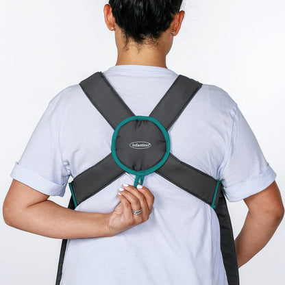Infantino Swift Classic Baby Carrier, 2 Ways to Carry with Wonder Cover Bib, Adjustable Strap, Registry Essential, Baby Carrier for Newborn to Toddler 3,18-11,79kg, Gray