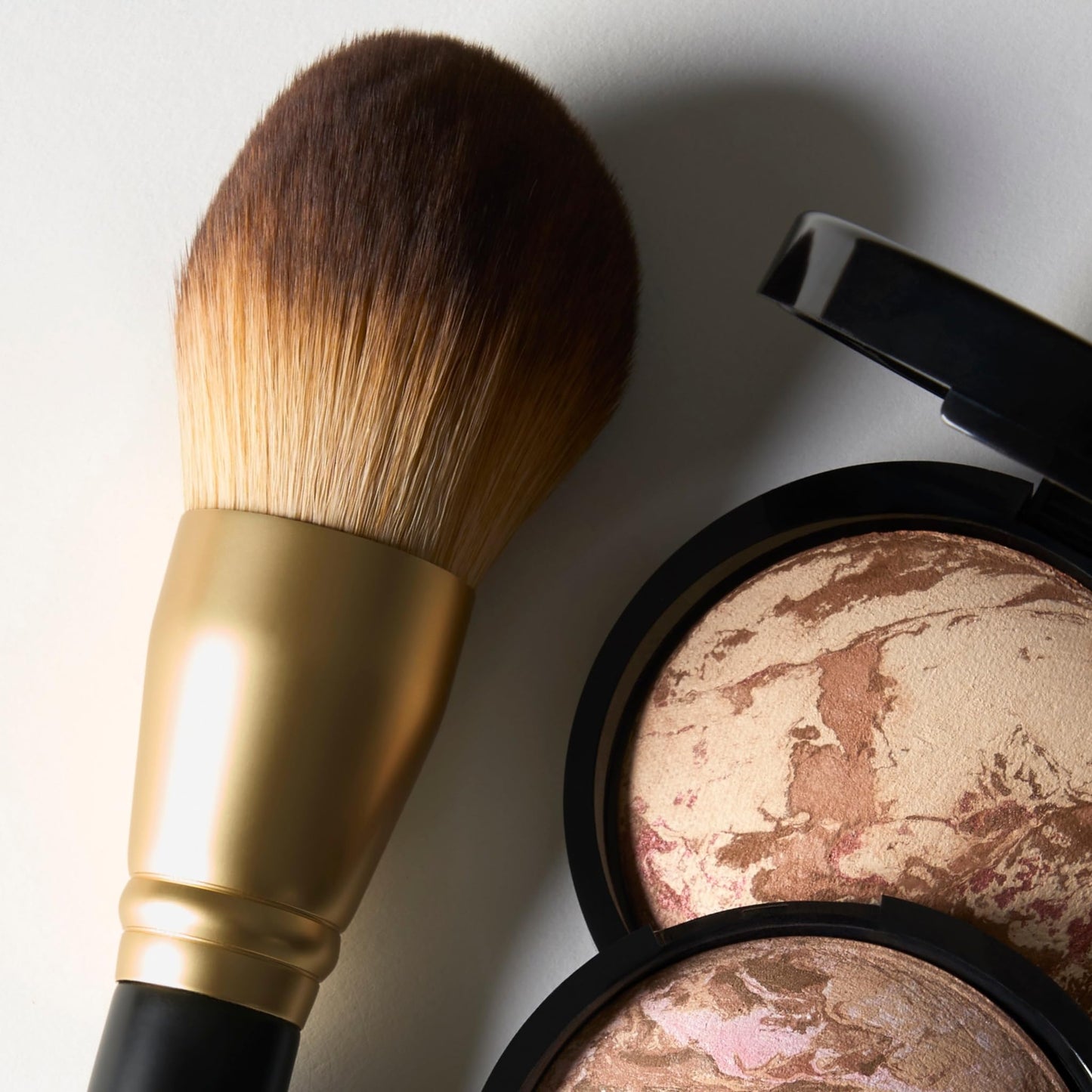 LAURA GELLER NEW YORK Retractable Black Kabuki Brush for Liquid, Cream and Powder Face Makeup With Aluminum Handle