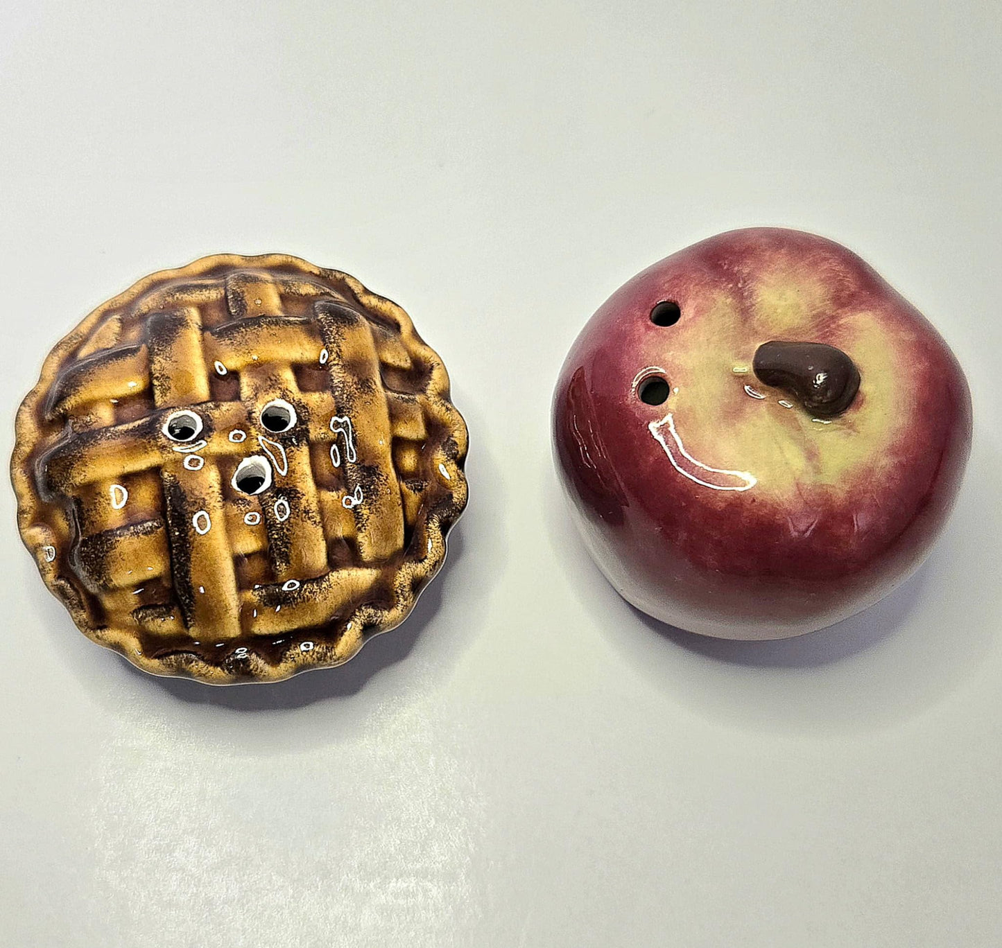 Apple & Apple Pie Mini Ceramic Salt & Pepper Shaker Set, 1.75 x 1.75 x 1 inches