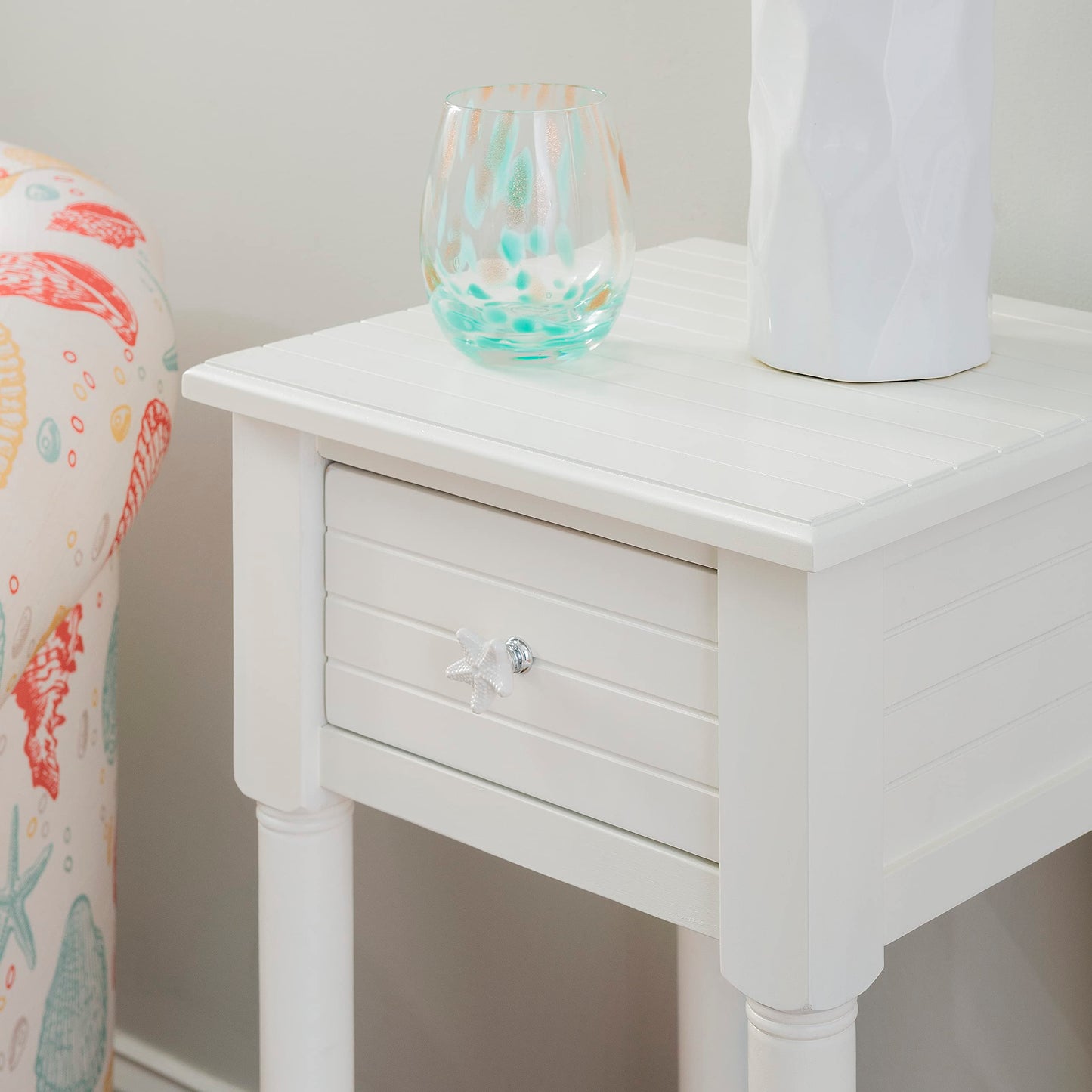 Linon Raleigh White Small Accent Table with Starfish Knobs