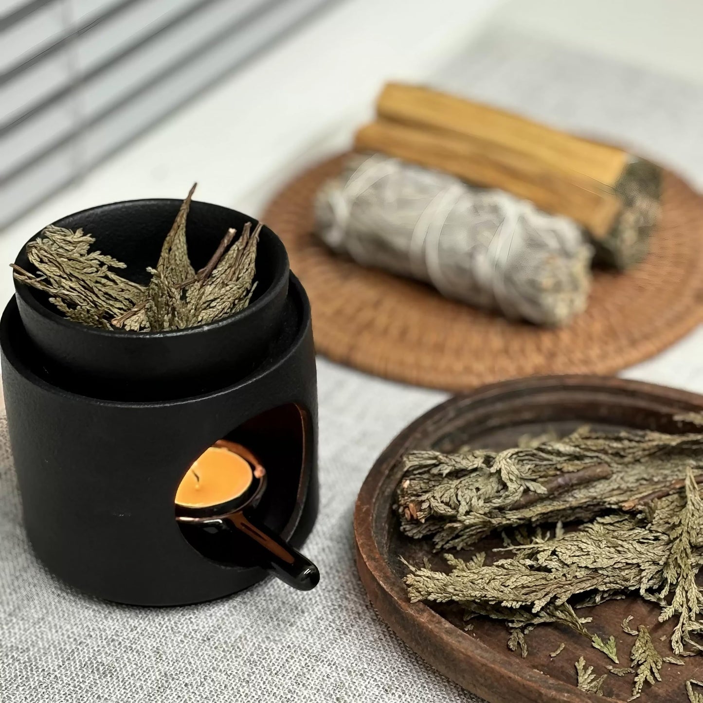Tychoncity Ceramic Fragrance lamp with Tea Light Holder,Wax Melt Warmer Candle Tealight Ceramic Wax Burner