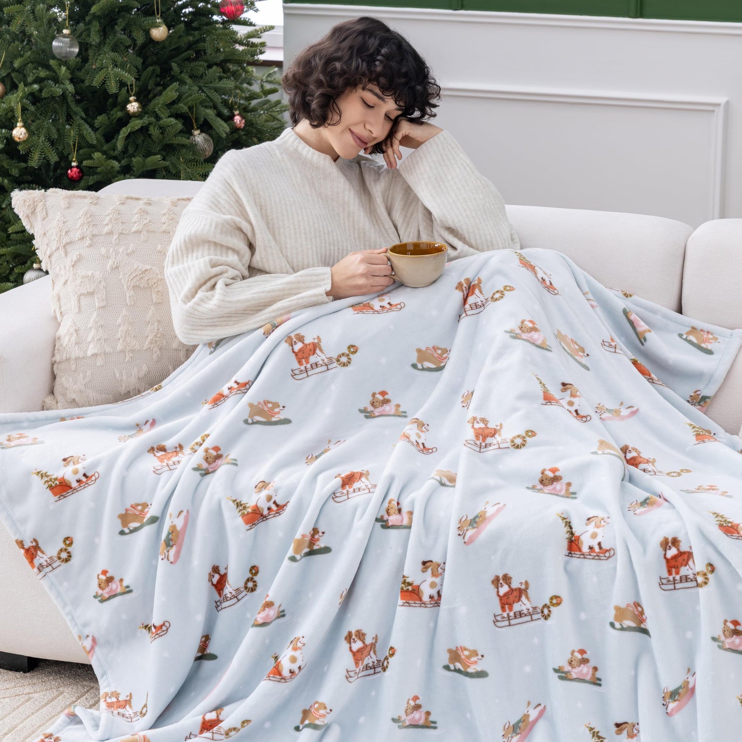 Sushing Christmas Printed Fleece Throw, Soft Plush Warm Festive, Cozy Couch Decor, 60"× 70", Skating Dogs