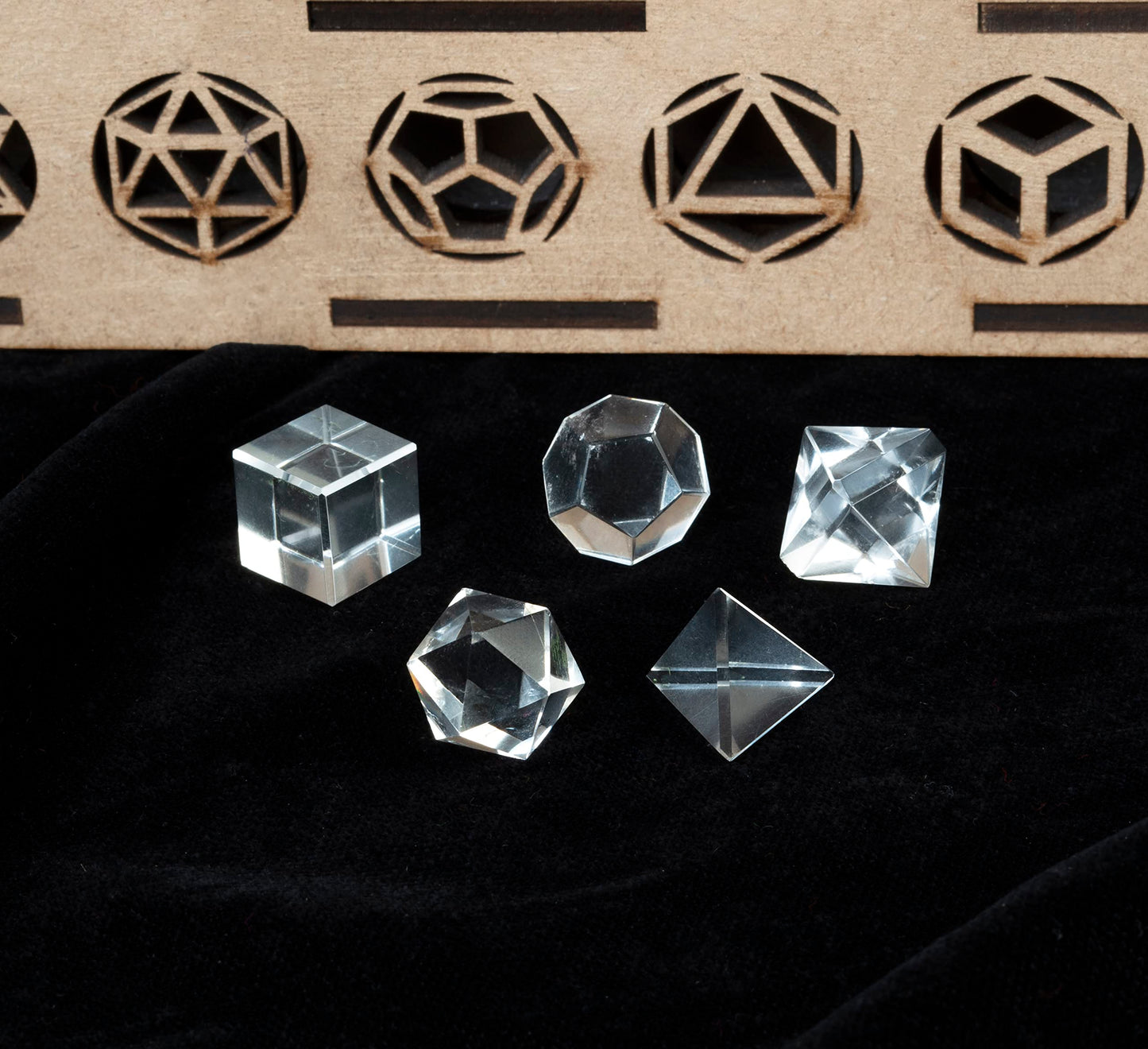 Crocon Clear Quartz 5 Pcs Platonic Sacred Stones Geometry Set for Chakra Stone Balancing Reiki Healing Spiritual Good Luck Home Office Decor Size: 15-20 mm