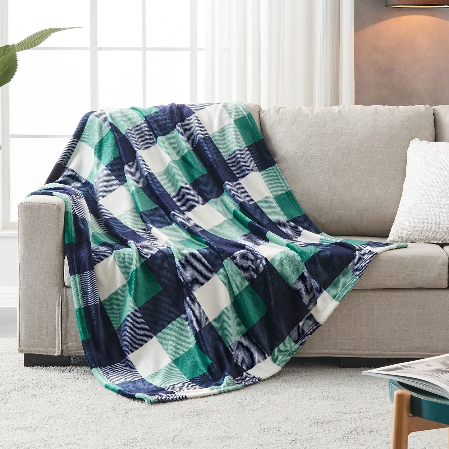 SOCHOW Flannel Fleece Blanket 127cm×150cm, All Season Plaid Green/White Blanket for Bed, Couch,Car