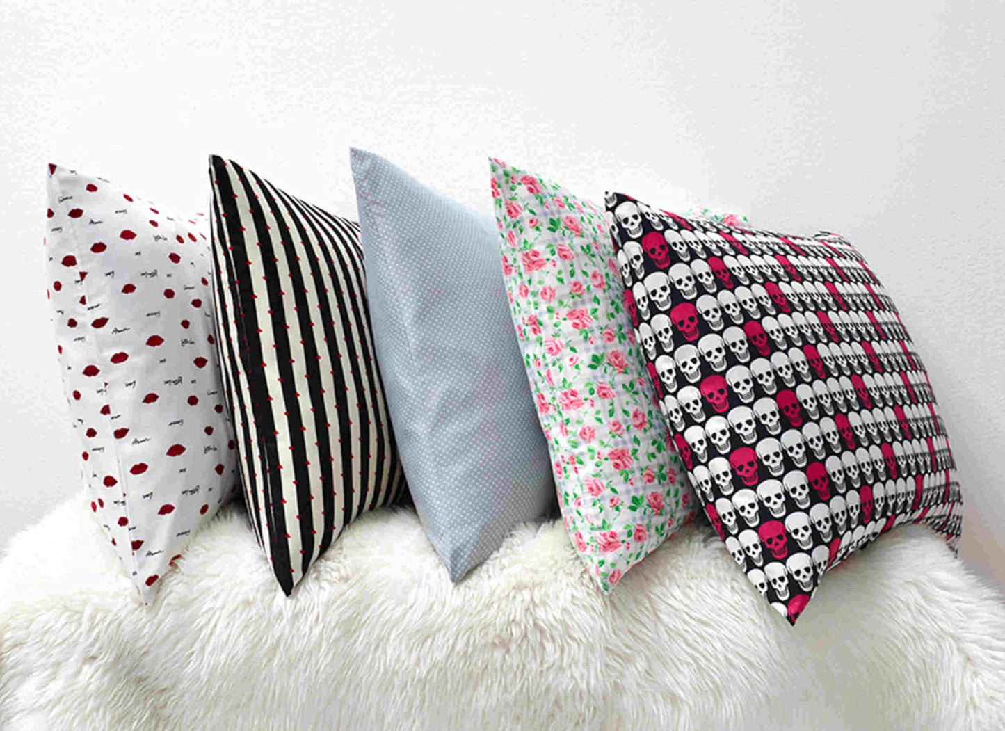 Betsey Johnson - Queen Bed Sheets, Soft & Lightweight Bedding, Fade & Wrinkle Resistant (Love Lips, Queen)