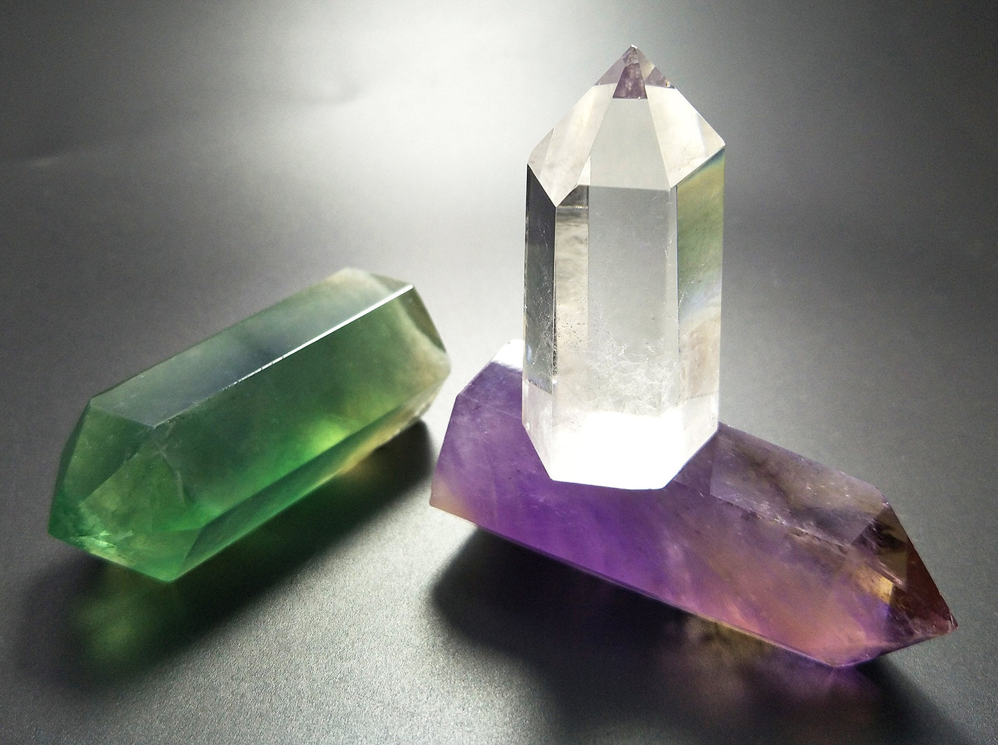 Set of 3 Healing Crystal Wands of 3 Stones: Clear Quartz, Fluorite, Amethyst Pointed & Faceted Prism Bars for Reiki Chakra Meditation Therapy Decor
