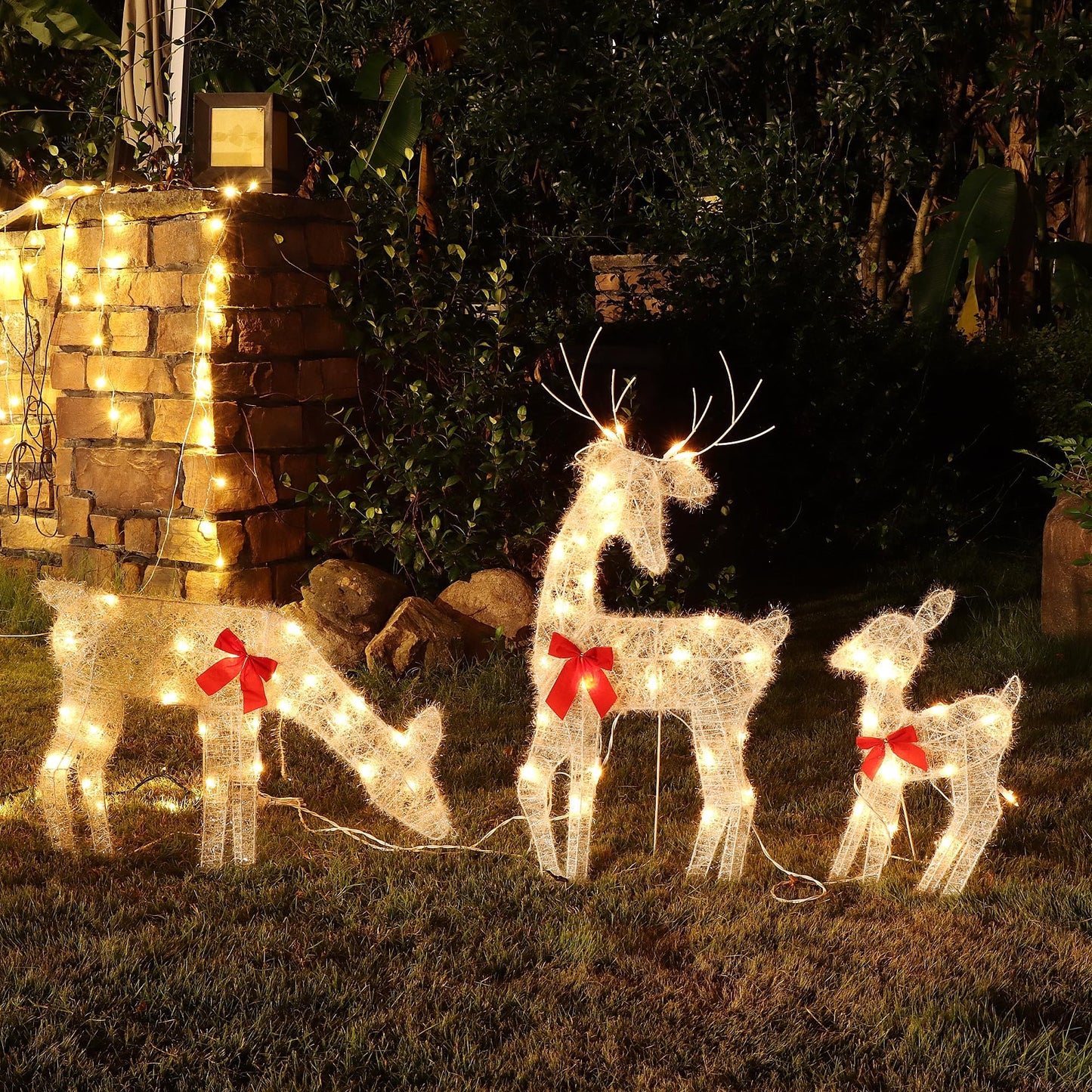 Joliyoou Christmas Yard Decoration, Set of 3 Pre-lit Reindeer with 60 LEDs Warm White Lights, 2D Light Up Tinsel Reindeer Family for Xmas Front Door Indoor Outdoor Lighted Holiday Displays