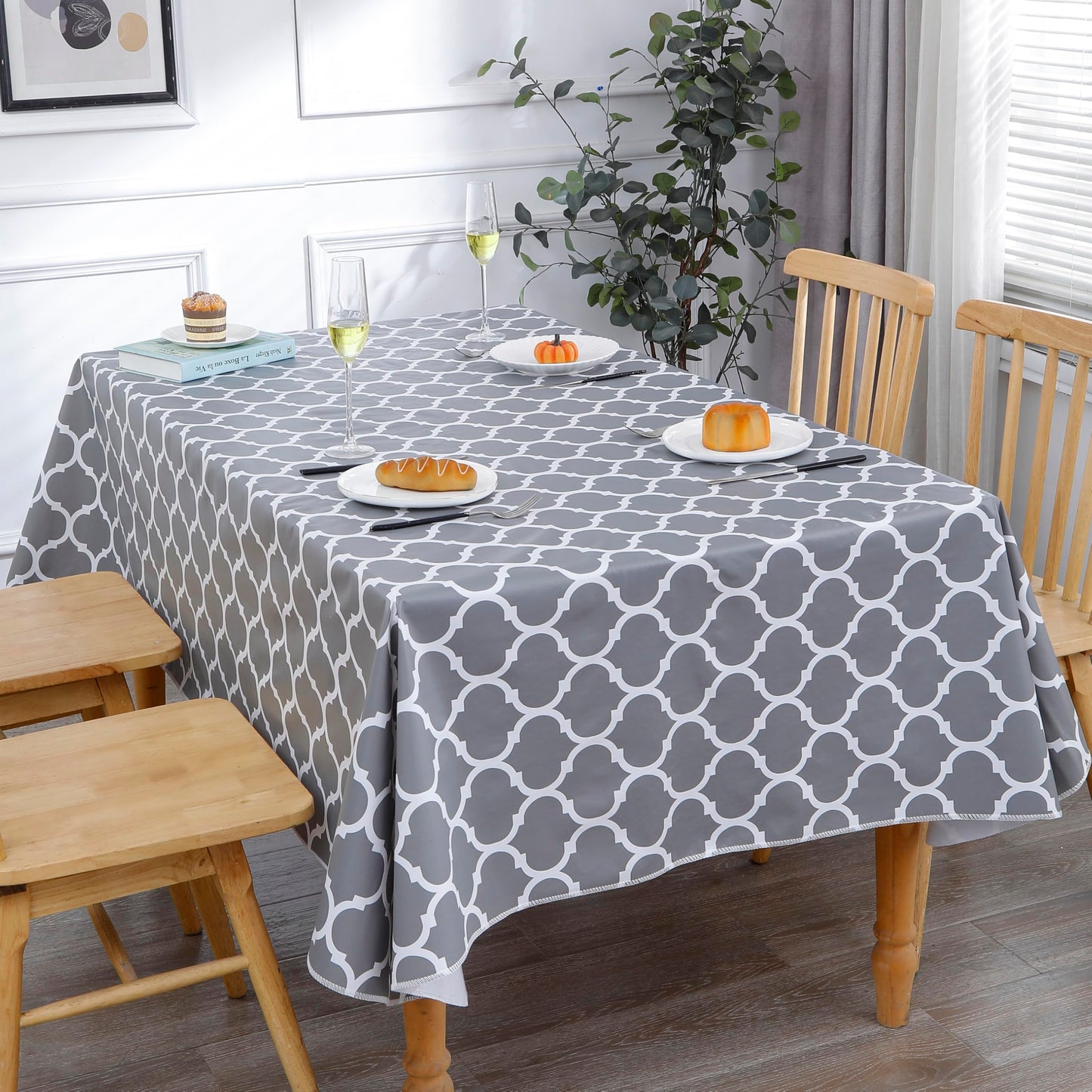 Heavy Duty Vinyl Tablecloth with Flannel Backing Waterproof Oil-Proof Plastic Table Cloth Stain-Resistant Wipeable Rectangle or Square Table Cover for Indoor and Outdoor (Quatrefoil,52x70 Inch)