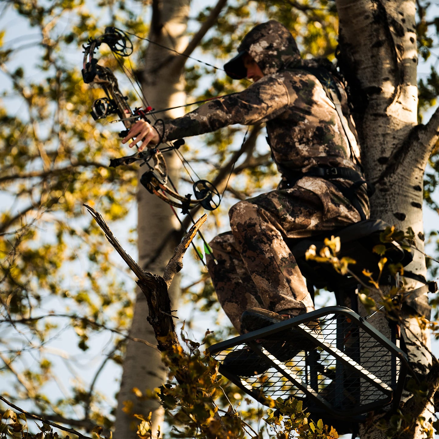 Rivers Edge® Big Foot™ Lever-Action Hang-On Treestand, Lightweight, Flip-Up Padded Seat, 24” x 28” Platform