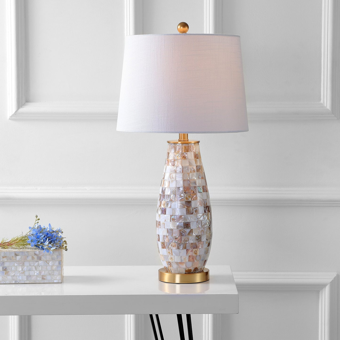 JONATHAN Y 28" Natural Mosaic Seashell Table Lamp, Coastal Contemporary Resin Lamp for Living Room Bedroom, White Linen Shade, Brass Gold Accents, LED Bulb Included JYL4005A