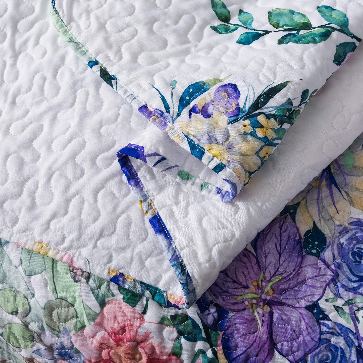 Travan King Quilt Set 3-Piece Bedspread Quilted Oversized Lightweight Microfiber Coverlet Set with Shams Violet Purple Floral Pattern Quilted Bedding Set for All Season, King