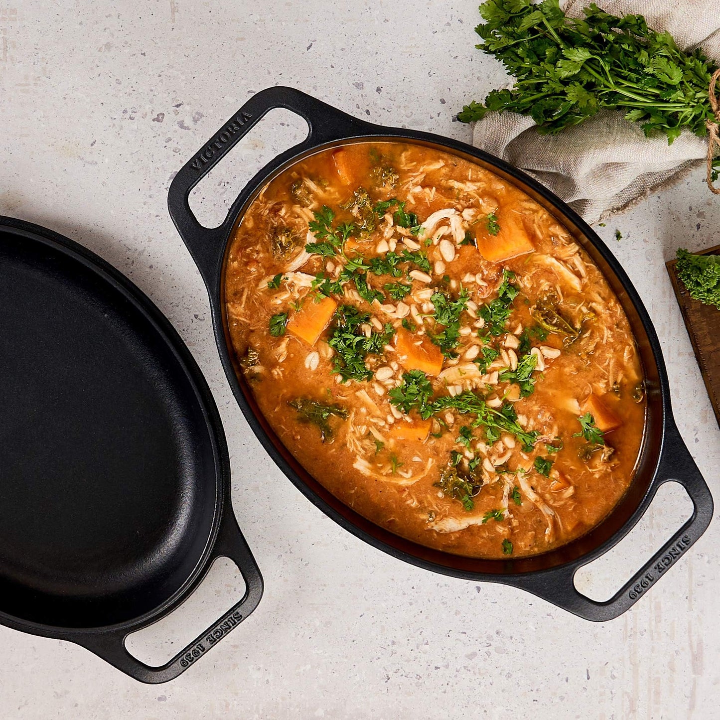 Victoria Dutch Oven Pot and Pan Induction Enamelled Cast Iron 31 cm Oval, Set of 2 Cocotte 5.7 L, PTFE and PFOA Free, Suitable for Fire, Barbecue, Oven, Ceramic Hob, Gas