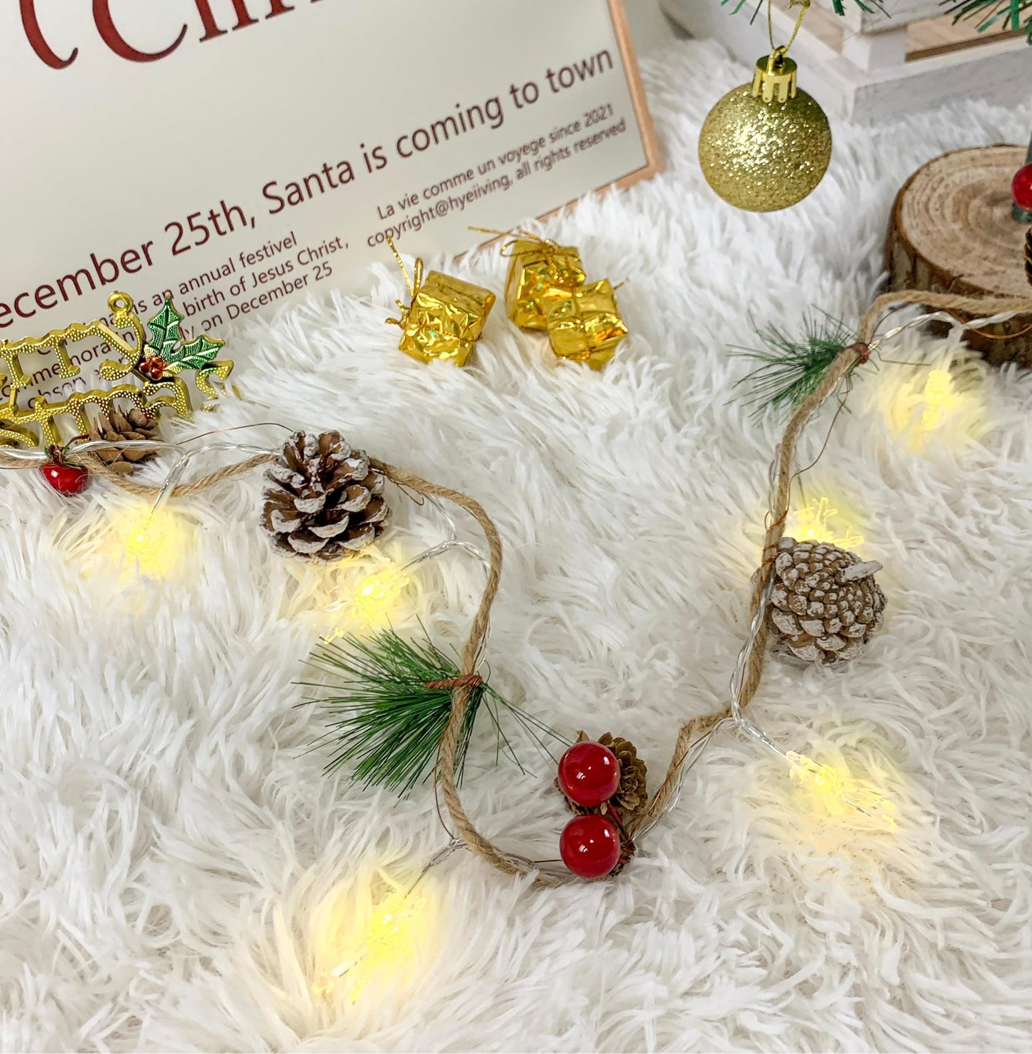 HiPiiy Christmas Garland with Snowflake Lights，9.8 Ft, Dual USB & Battery Powered, Pinecones & Red Berries, Perfect for Christmas, Wedding Parties, Fireplaces, Bedrooms, Indoor Outdoor Office Decor.