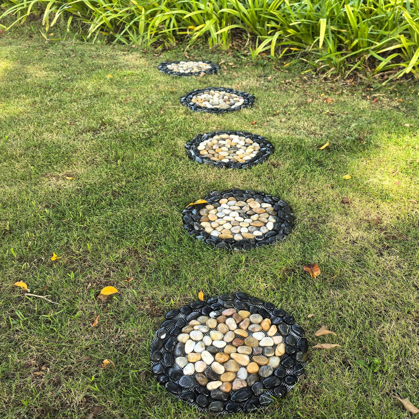 Garden Stepping Stones Outdoor,Pebble Stepping Stones for Garden Walkway,Decoration Polished River Rock for Yard, Pathway,Landscaping, 12 inch Round Decorative Stone Sheet Set 6pcs