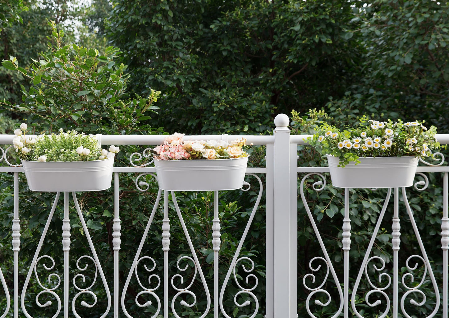 Dahey 3 Pcs Metal Iron Hanging Flower Pots for Railing Fence 15.7 Inch Hanging Bucket Pots Countryside Style Window Flower Plant Holder with Detachable Hooks for Garden Yard Home Decor, White