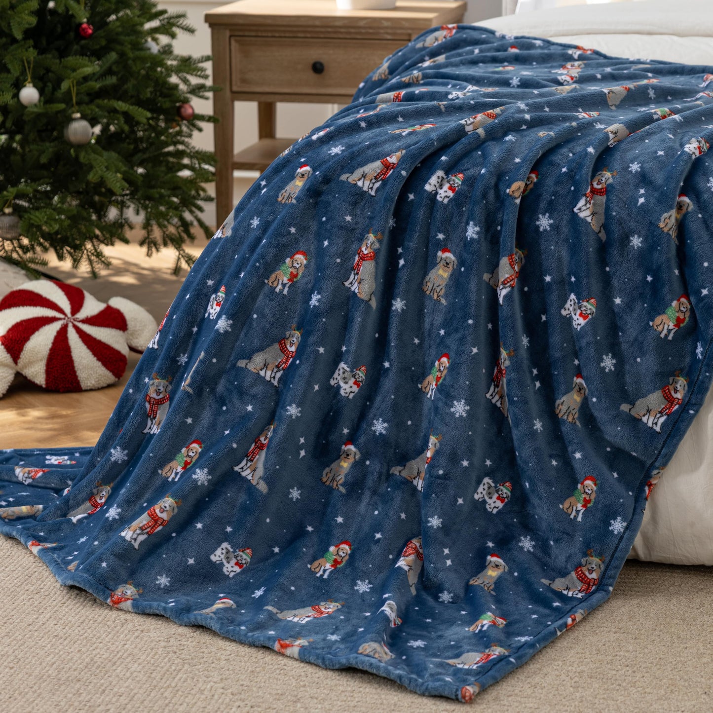 Sushing Christmas Printed Fleece Throw, Soft Plush Warm Festive, Cozy Couch Decor, 60"× 70", Fun Dogs