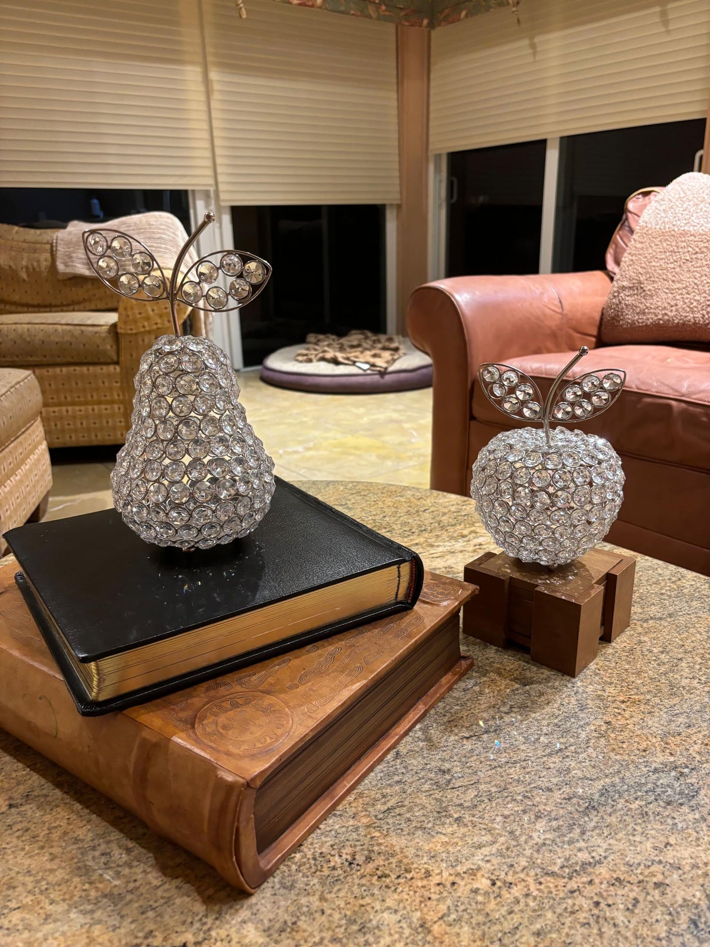 Manzana Cristal Silver Pear, Crystal Silver Pear, Pear Figurine, Artificial Fruit Ornament Table Decor, Crystal Pear Gift, Shiny, Beautiful, Tabletop, Home or Office, Decor, Accents
