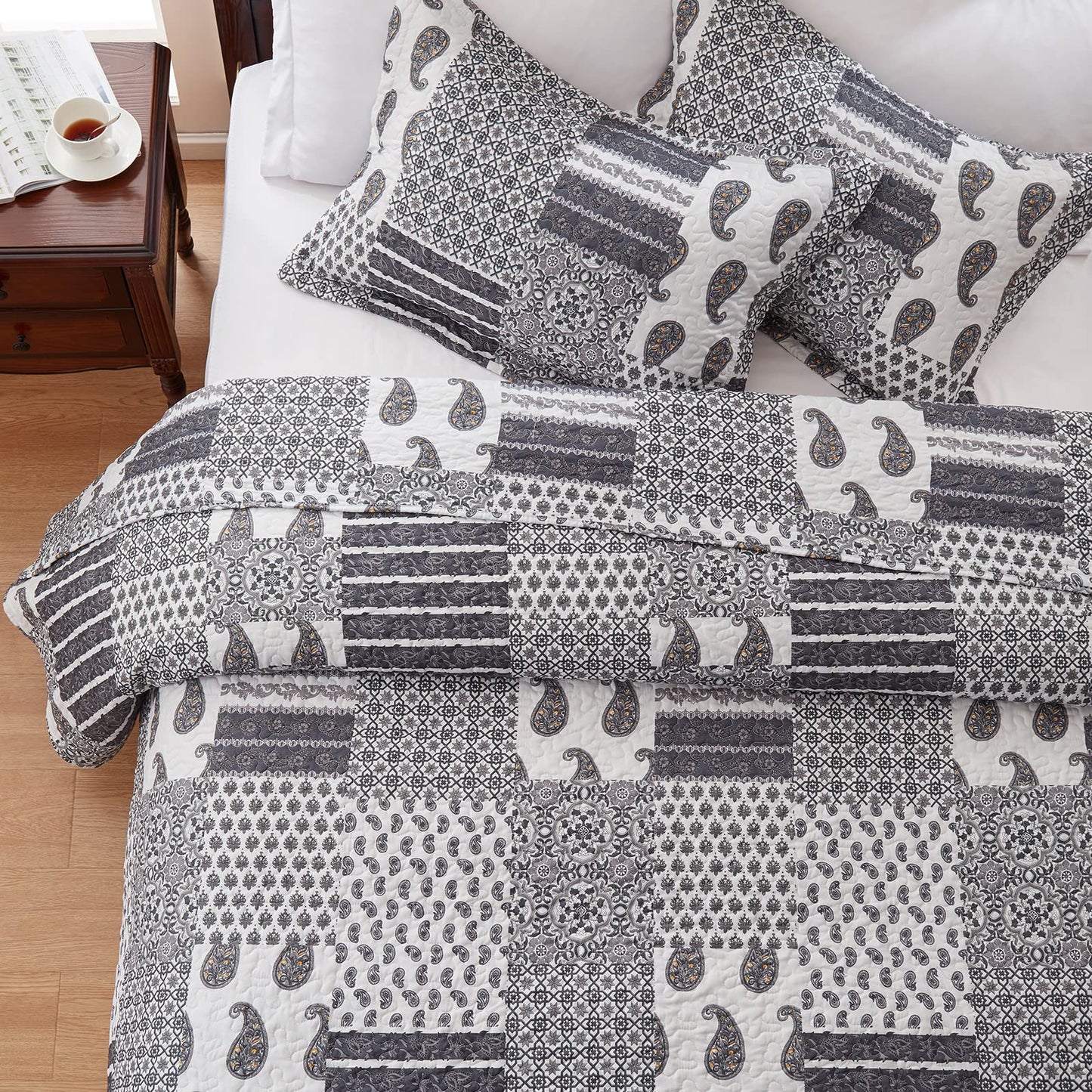 LEAONME Quilt Set Full/Queen Size 3 Piece Bedspread Coverlet Lightweight Comforter Microfiber Bedding Set for All Season Oversized 90x98 Inch Bed Cover Floral Paisley Gray(1 Quilt,2 Pillow Shams)