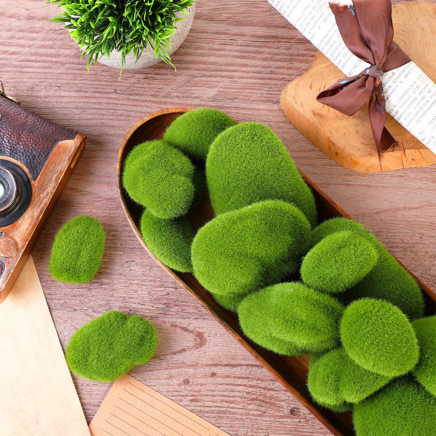 Kathfly 18 Pcs 6 Sizes Artificial Moss Rocks with Oval Wood Tray 13.8'' x 4.7'' x 1.2'', Small Green Moss Balls Decorative Fake Moss Decor Serving Trays Platters Wooden Plate for Garden Kitchen Decor