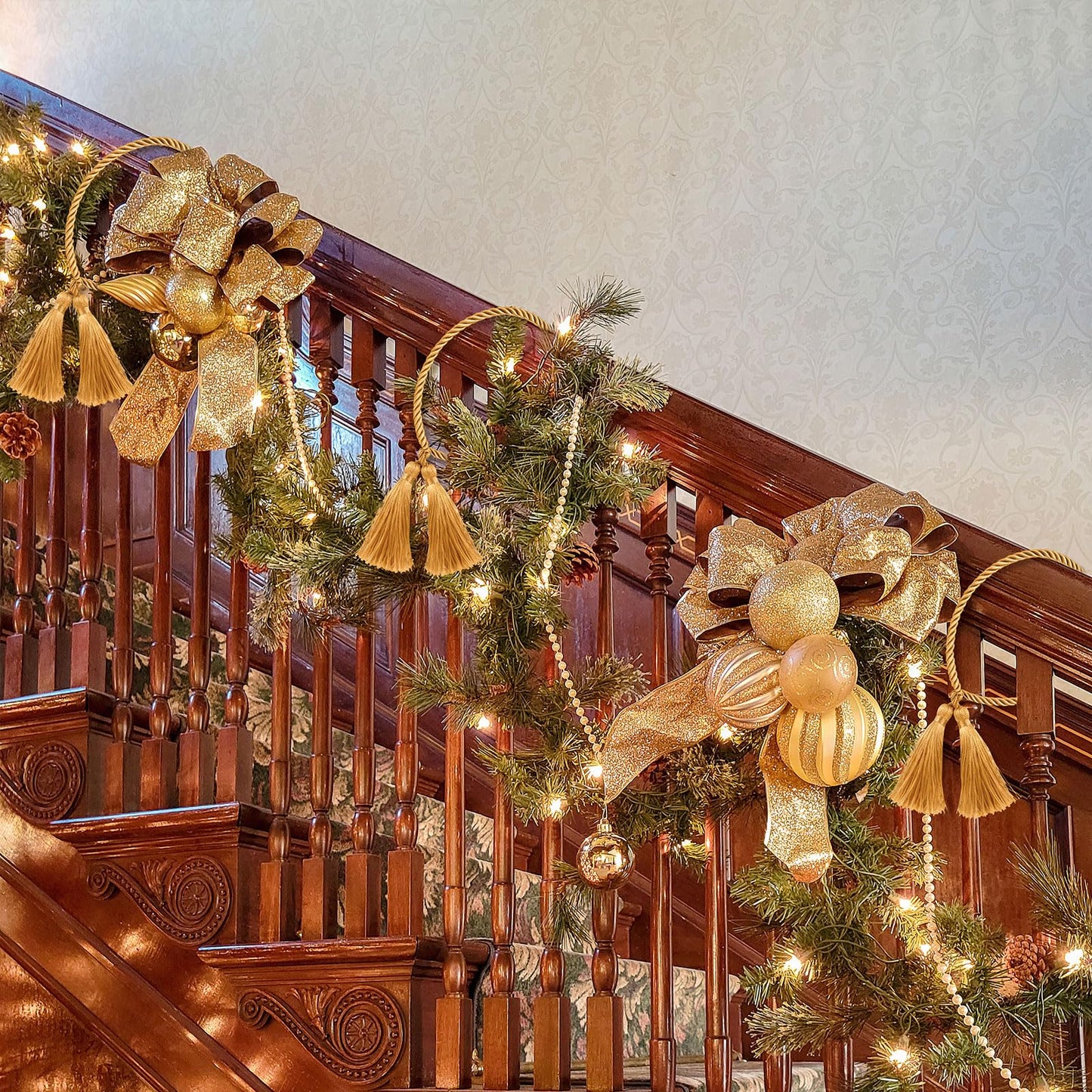 Zhengmy 15 Pcs 24 Inch Christmas Garland Ties with Tassels Decorative Twist Tie for Banister Reusable Flexible Twist Tie for Garland Fireplace Staircase Banister Home Xmas Holiday Decorations (Gold)