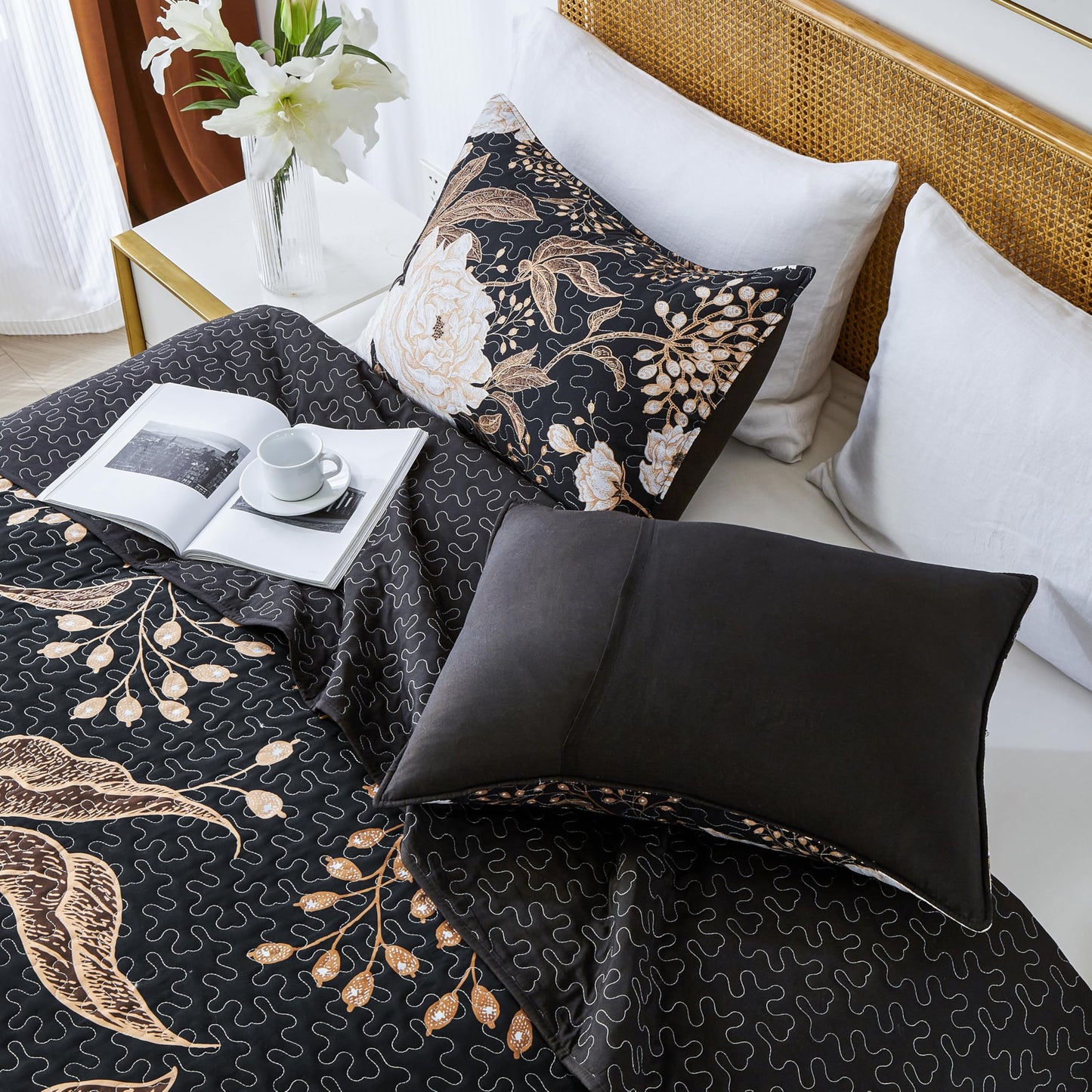 Yogeneg King Size Quilt Set,White Gold Floral Botanical Pattern Black Bedding Set,3 Piece Lightweight Soft Summer Bedspread Coverlet with 2 PIillow Sham for All Season(Black Floral,110"x96")