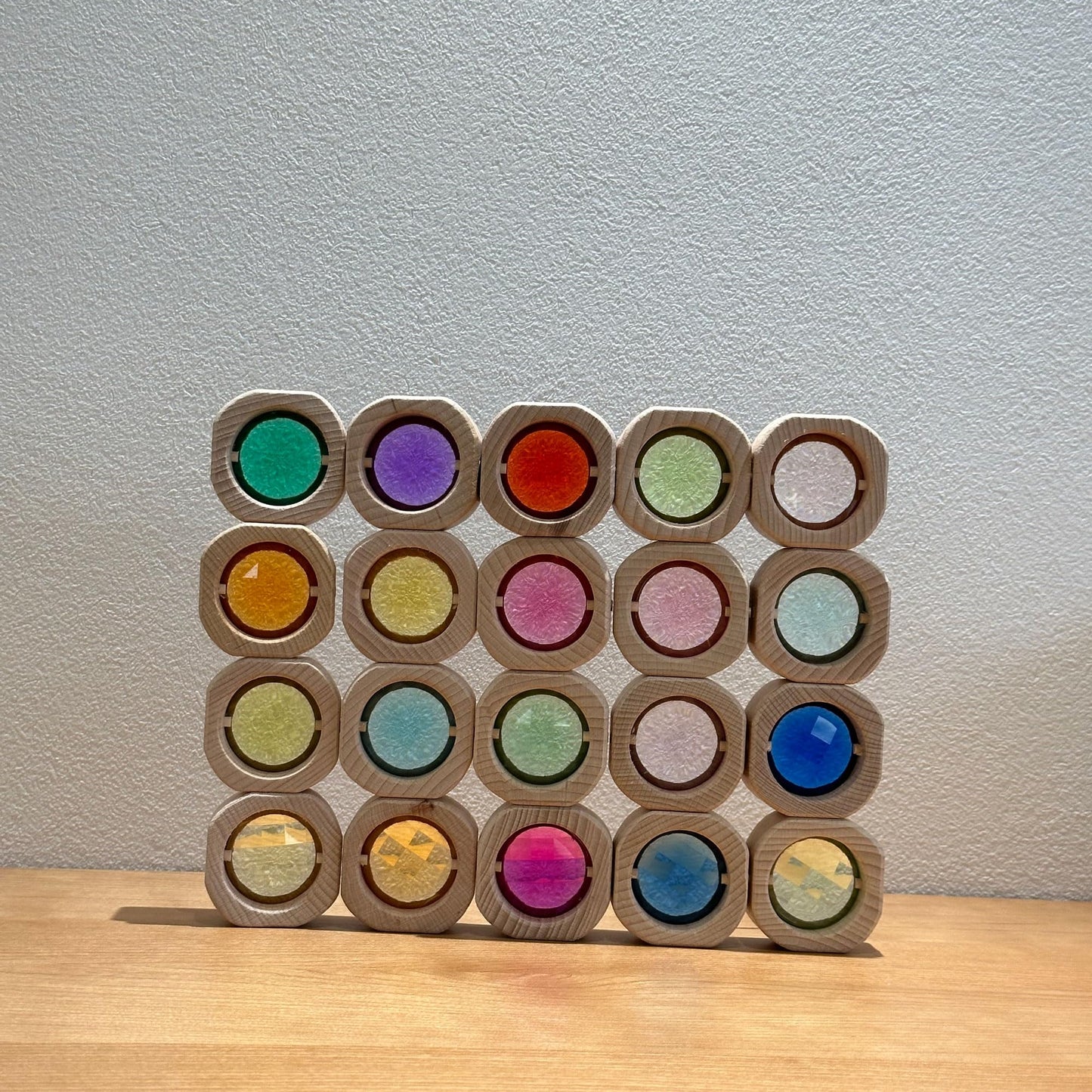 KOAICS 20PCS Wooden Gem Blocks Stacking Toys,Colorful Acrylic Windows Blocks, Rainbow Crystal Acrylic Building Cubes Educational Sensory Training Crystal Toys (20PCS Round Gem Blocks)