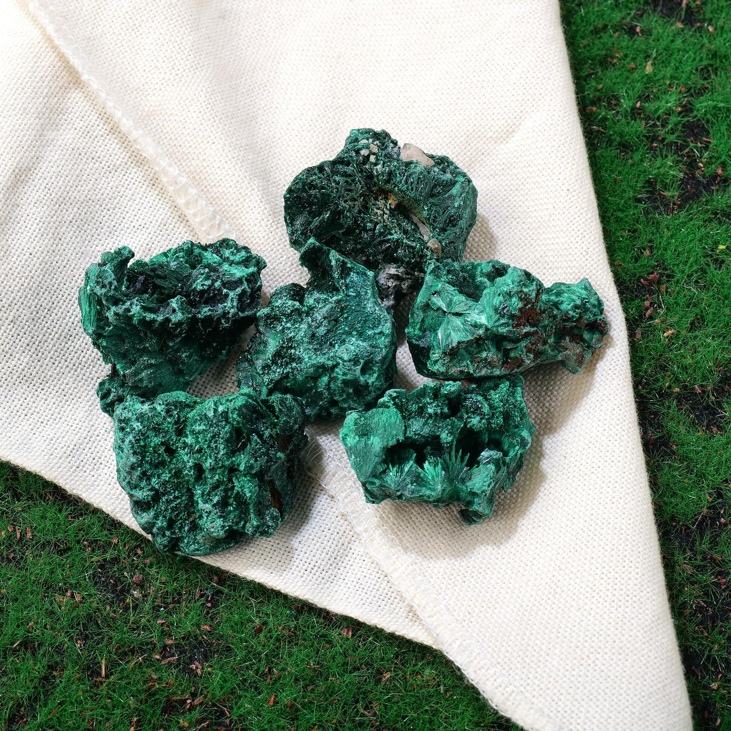 Apengshi 1.2-2'' Malachite Raw Stone Natural Crystal Healing Crystal and Stone Rough Rocks for Fountain Home Garden Decor Meditation