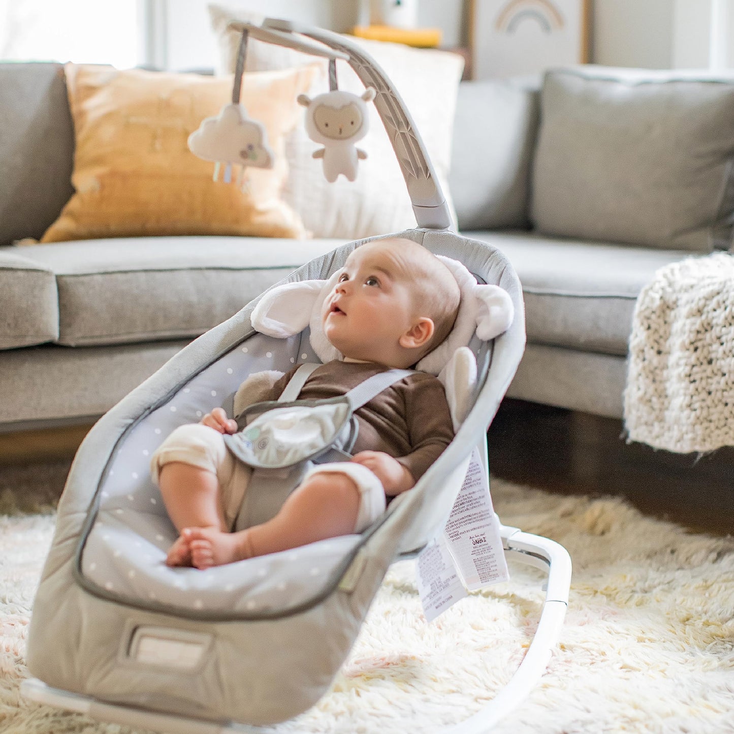 Ingenuity, Cuddle Lamb Baby Rocking Hammock with Vibration, Game Bow are 2 Stuffed Animals, 12 Melodies, 4 Nature Sounds, Adjustable Volume, Ergonomic, from Newborn to 18 kg
