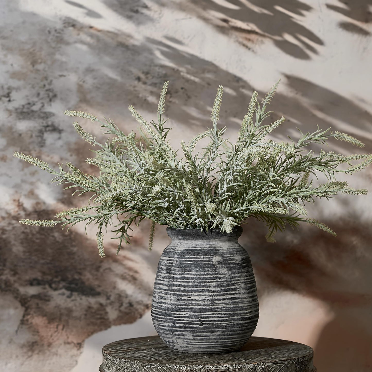 SIDUCAL Ceramic Rustic Farmhouse Flower Vase, Pottery Decorative Flower Vase for Home Decor, Table, Living Room Decoration, Shelf Decor, Mantel, 7.3 Inch, Black