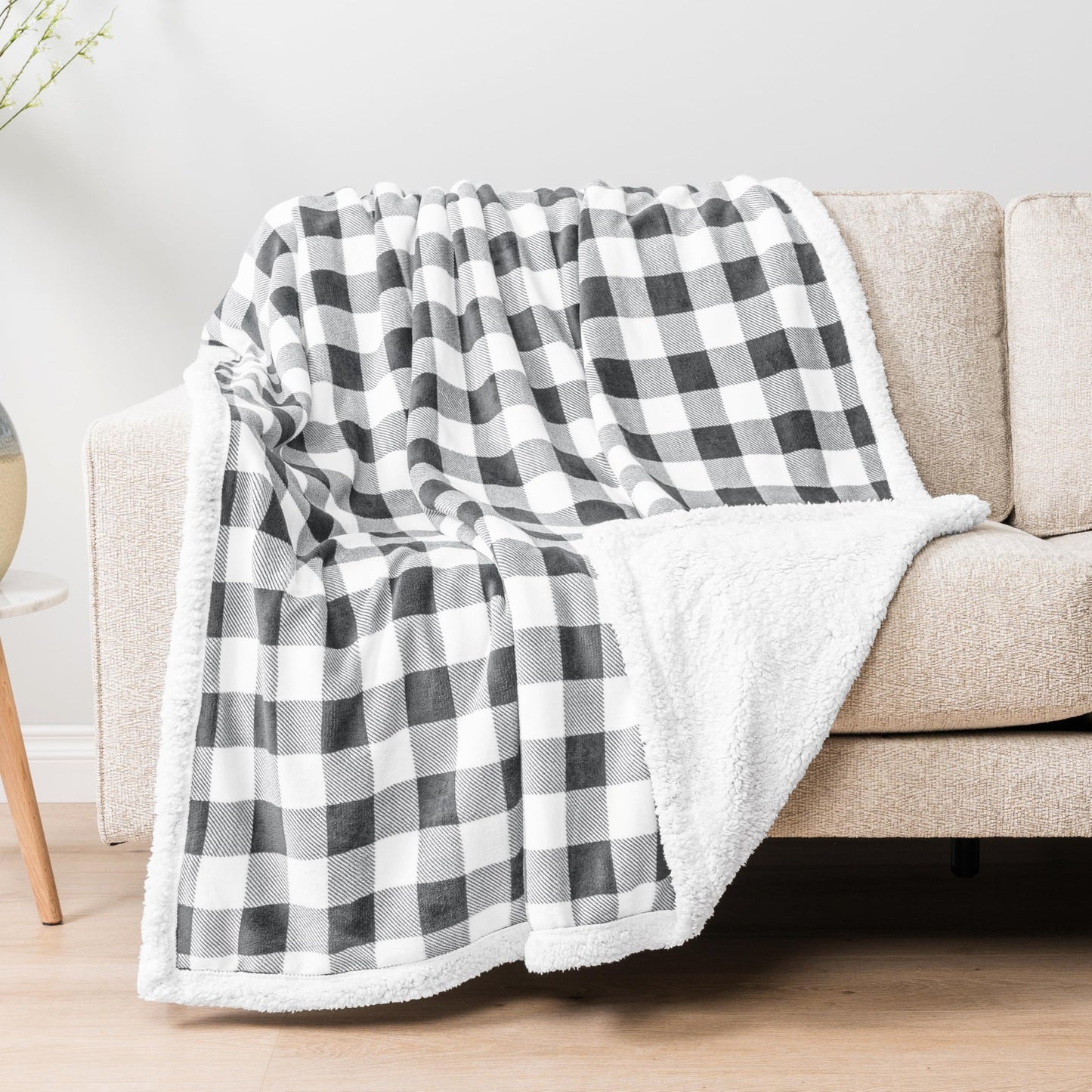 PAVILIA Light Grey Buffalo Plaid Sherpa Throw Blanket for Couch, Plush Light Gray Checkered Fleece Blanket and Throws, Soft Fuzzy Flannel Blanket for Sofa Bed, Warm Cozy Winter Blanket Gift, 50x60