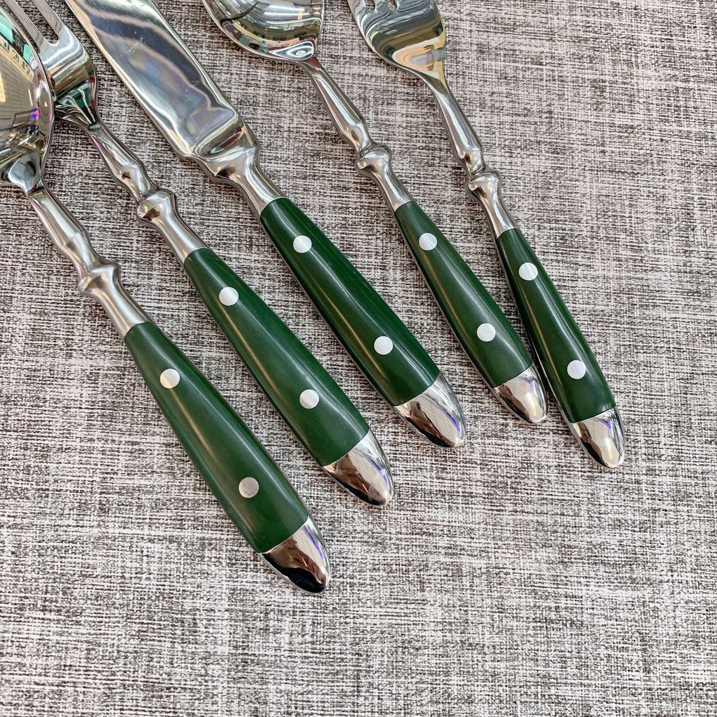 Green Flatware Set Silverware Set for 4 Cutlery Set Durable 18/10 Stainless Steel Flatware Sets Utensil Sets Flatware Wedding Mirror Effect Classical Retro Steak Tableware Forks Spoons And Knives Set