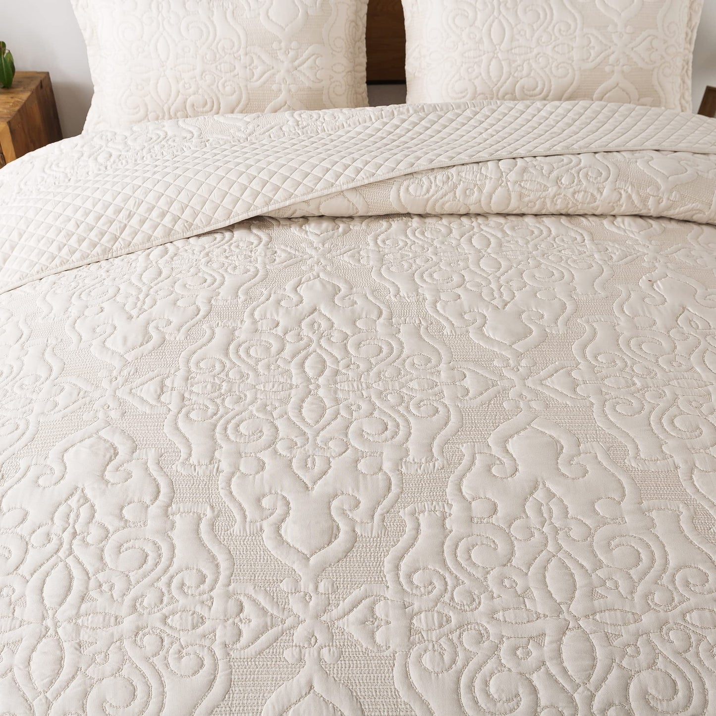Travan 3-Piece King Quilt Set Quilted Bedspread Oversized Microfiber Lightweight Bedspread Coverlet Set with Shams Bedding Set for All Season, Beige, King