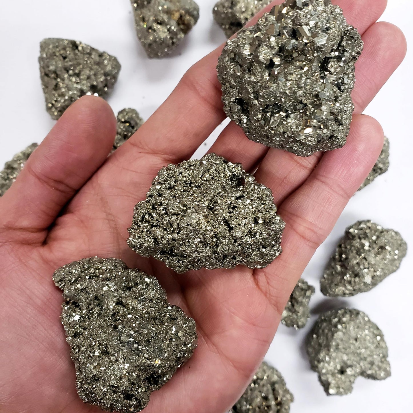 1.8-7.05 Oz Gemstone Natural Pyrite Mineral Specimen, Crystals and Healing Stones DIY Stone Decoration, High-Energy Iron Indoor and Outdoor Garden Fish Tank Landscaping (5.3-7.05 oz)