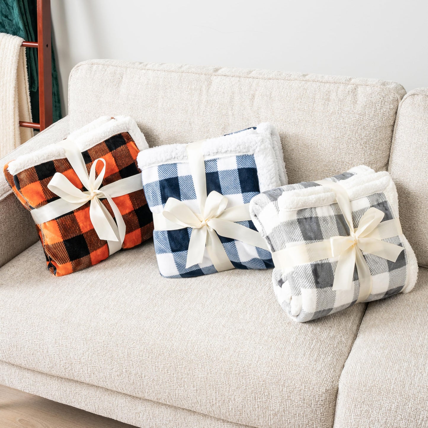 PAVILIA Light Grey Buffalo Plaid Sherpa Throw Blanket for Couch, Plush Light Gray Checkered Fleece Blanket and Throws, Soft Fuzzy Flannel Blanket for Sofa Bed, Warm Cozy Winter Blanket Gift, 50x60